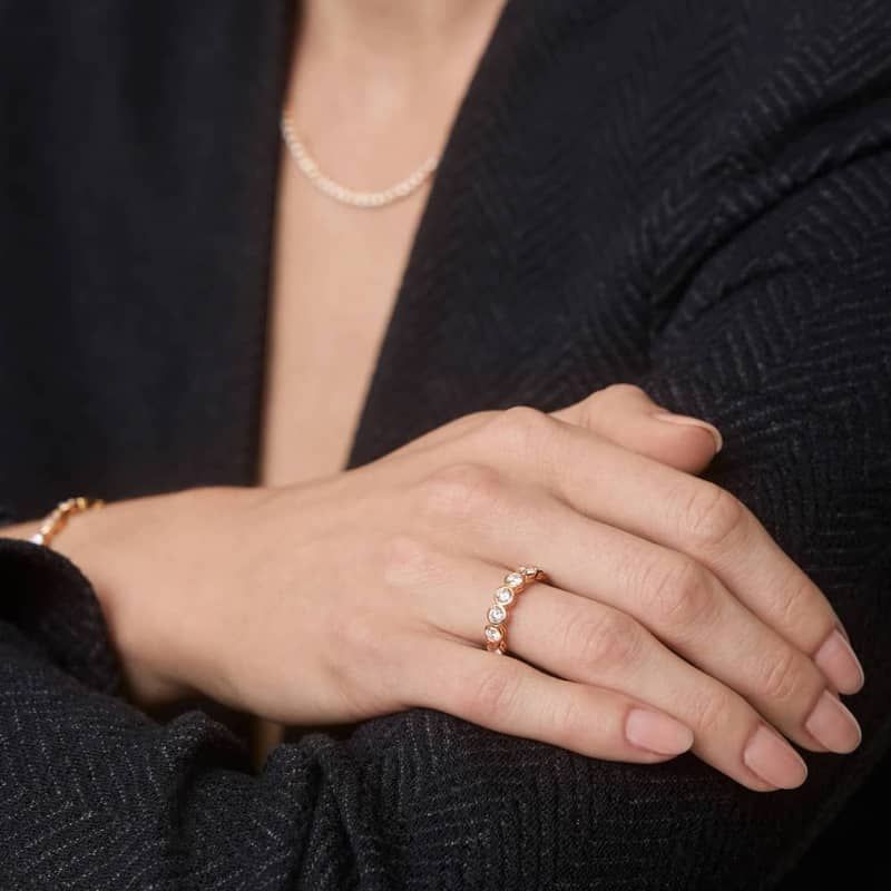 Seven Stone Bezel Anniversary Ring With 1 CTW Round Cut Diamonds in 14K Yellow Gold (4.4mm)