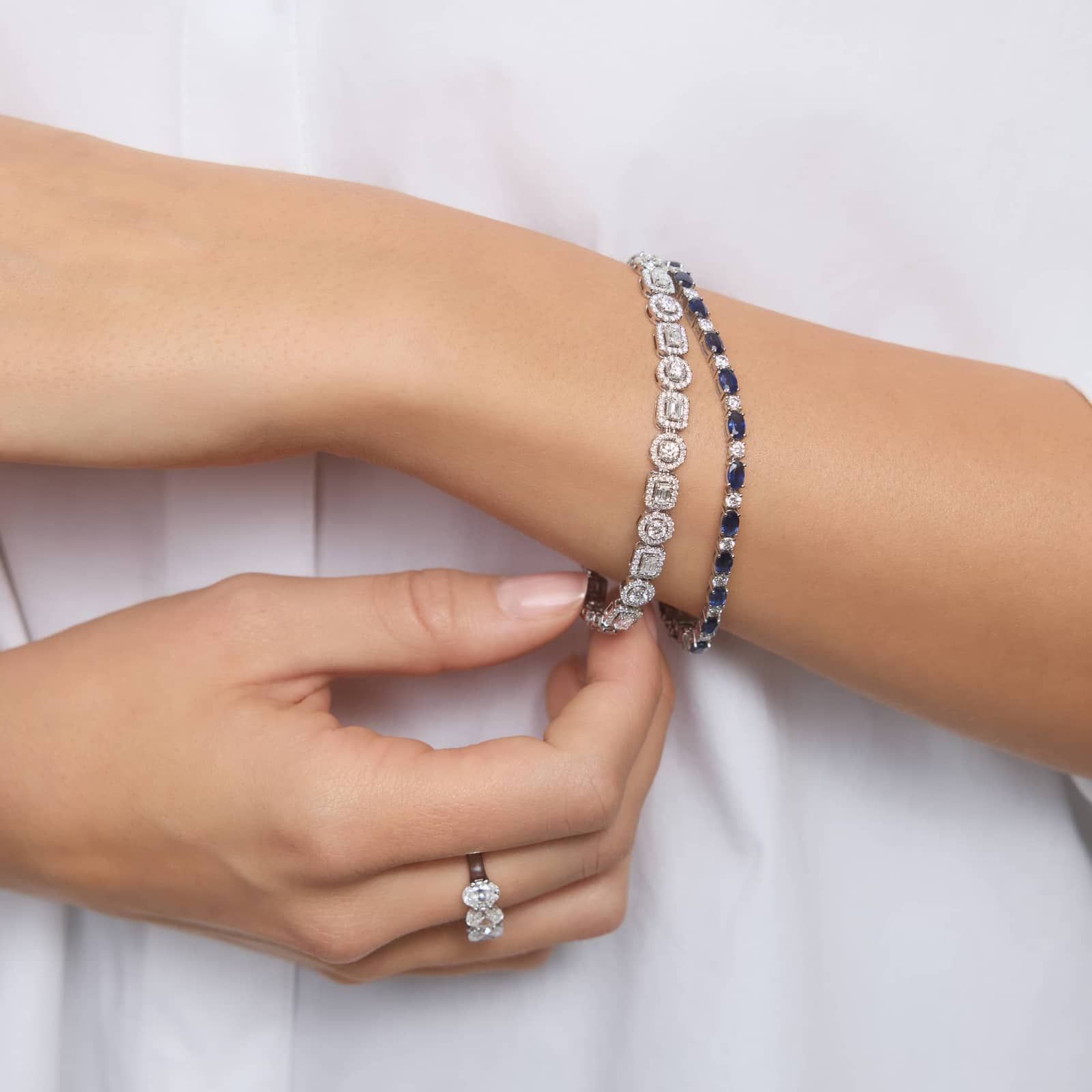 Diamond and Oval Shaped Blue Sapphire Bracelet in 14K White Gold