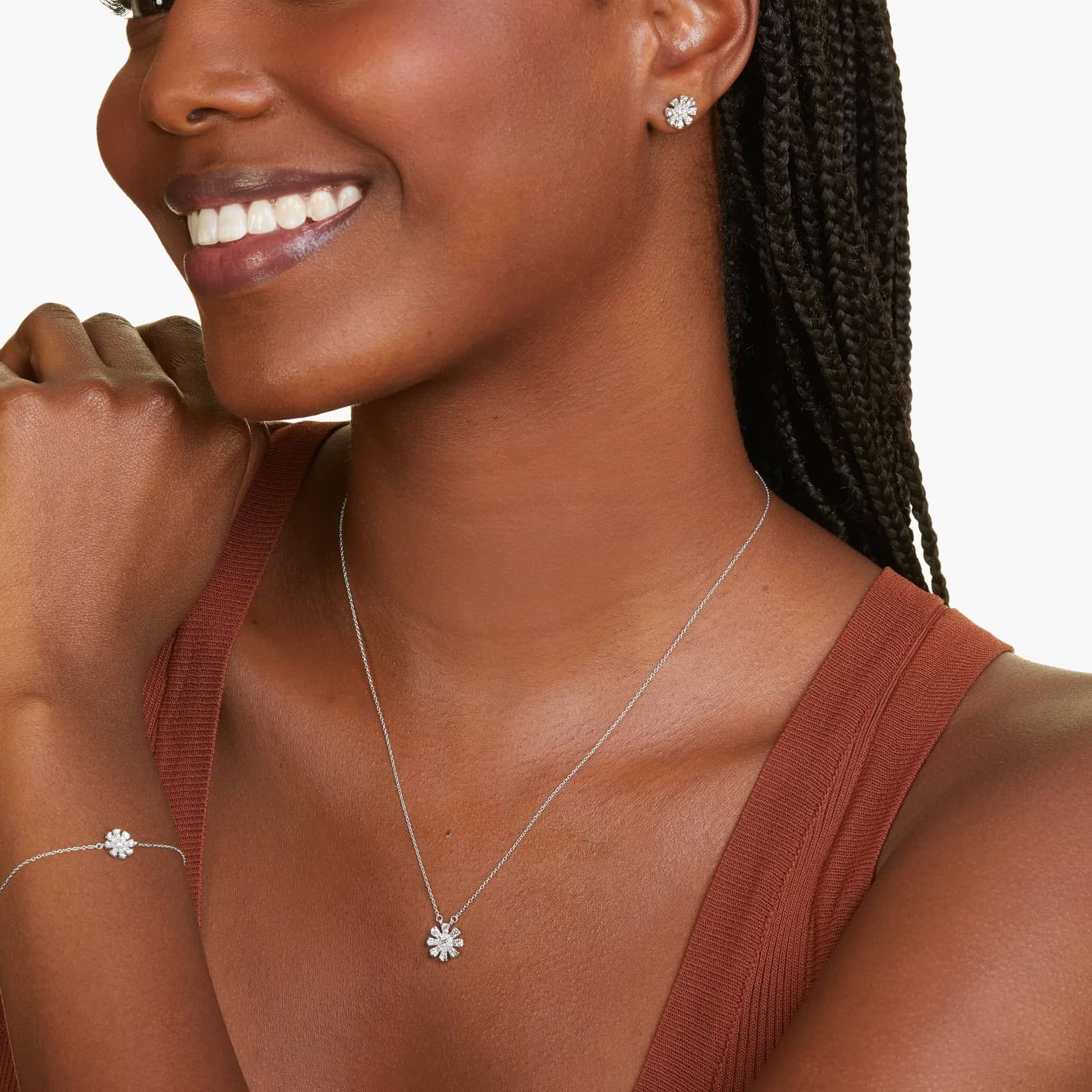 14K White Gold Dainty Diamonds Pavé Flower Bracelet