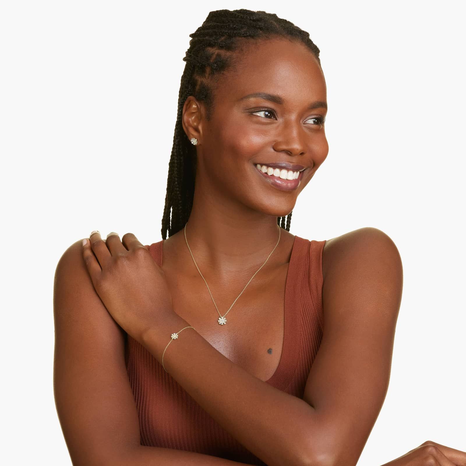 14K Yellow Gold Dainty Diamonds Pavé Flower Bracelet