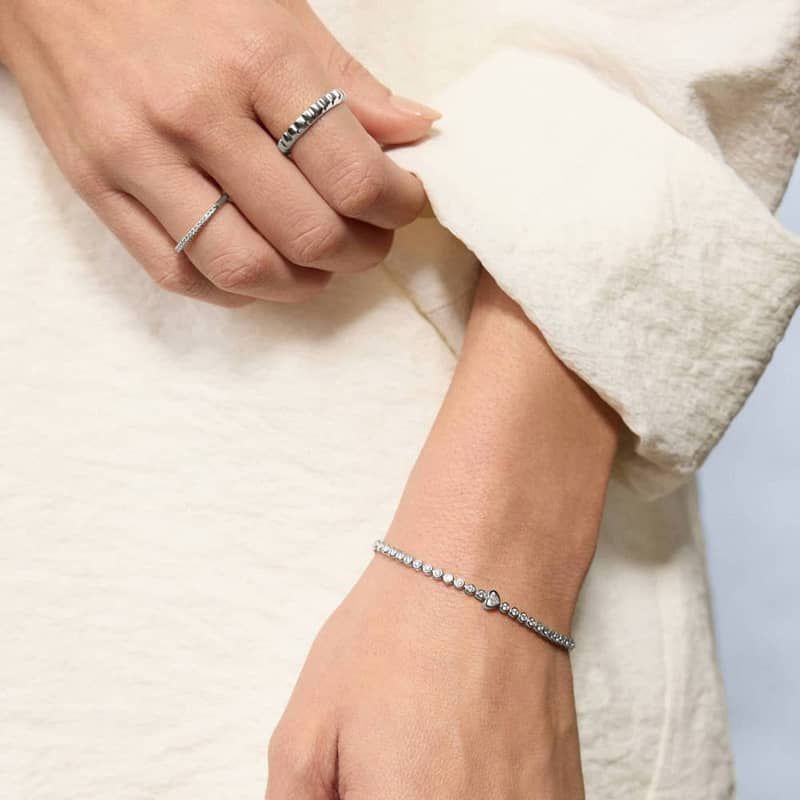 Round Diamond Tennis Bracelet with Bezel Heart Center in 14K White Gold