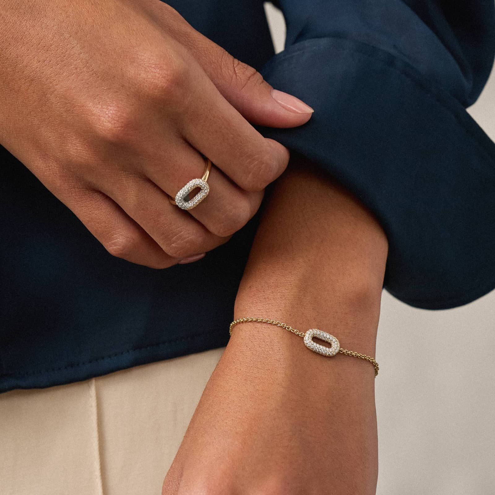 Ellipse Chain Bracelet in 14K Yellow Gold with Diamonds