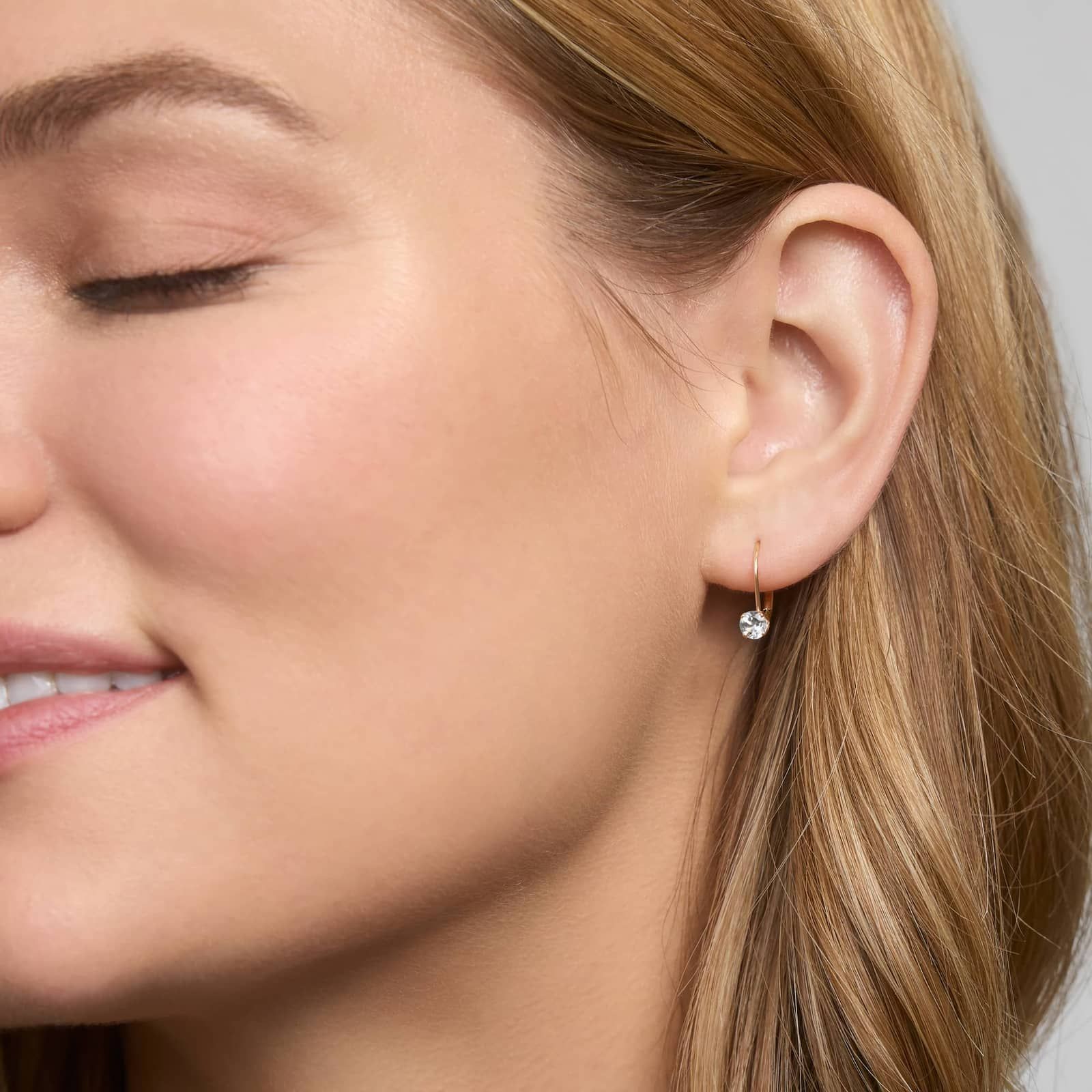 Aquamarine Leverback Earrings in 14K Yellow Gold