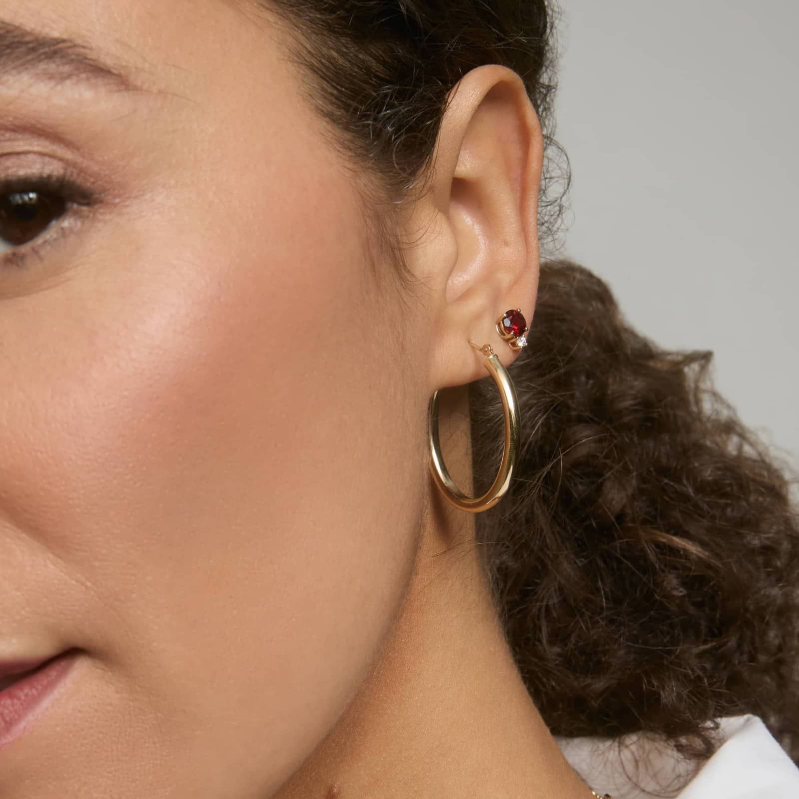 Oval Hoop Earrings (3x30mm) in 14K Yellow Gold