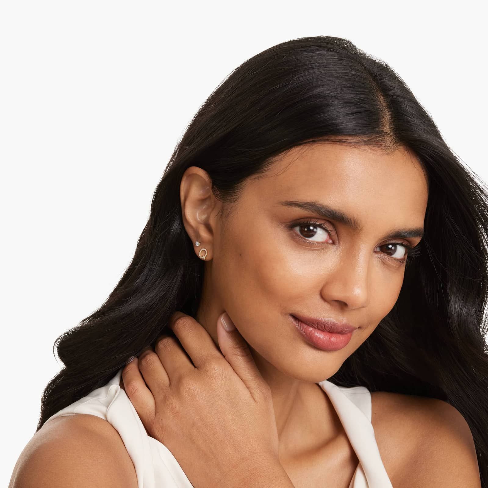 Q Initial Pavé Diamond Stud Earring In 14K Yellow Gold