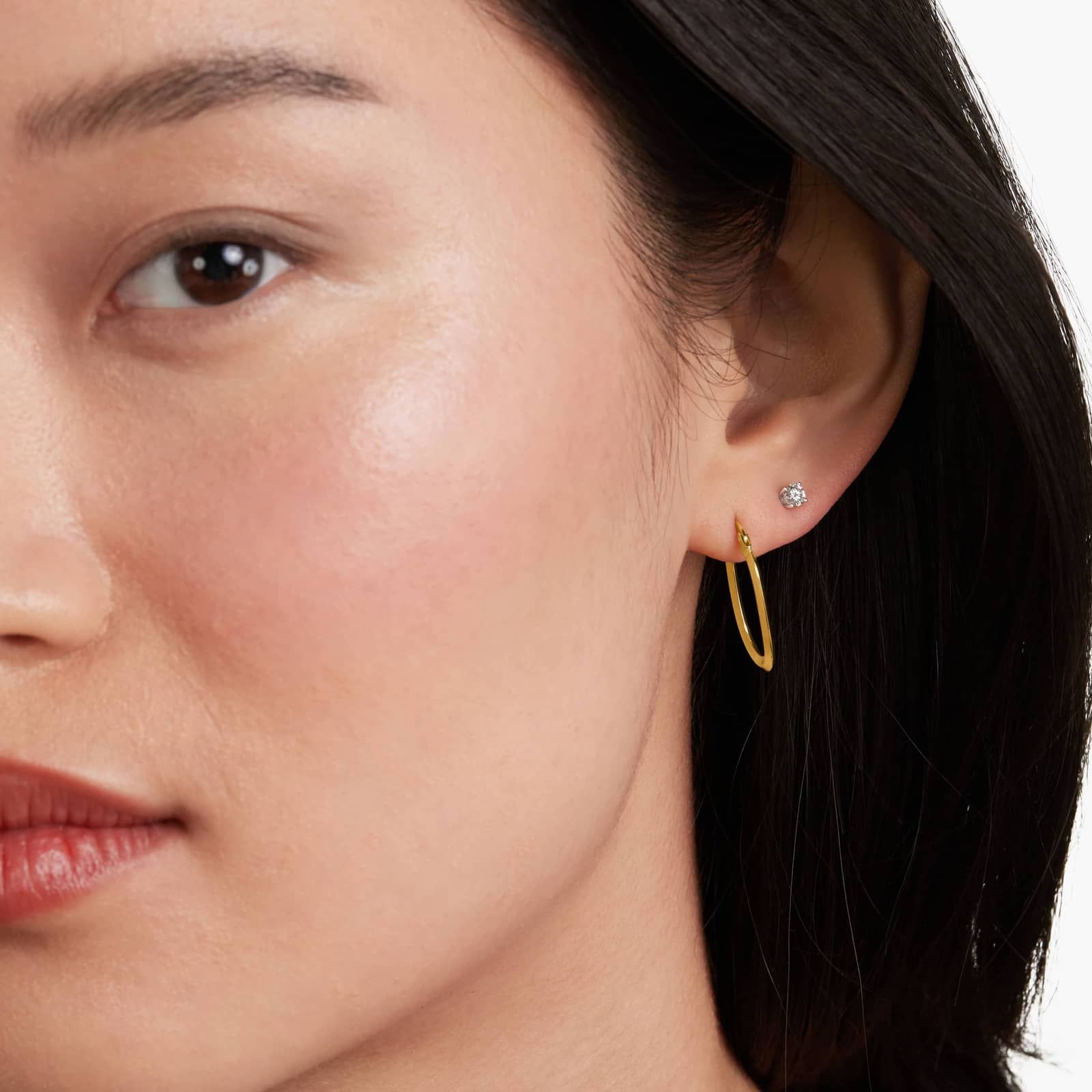 Golden Hour Oval Hinged Hoop Earrings In 14K Yellow Gold
