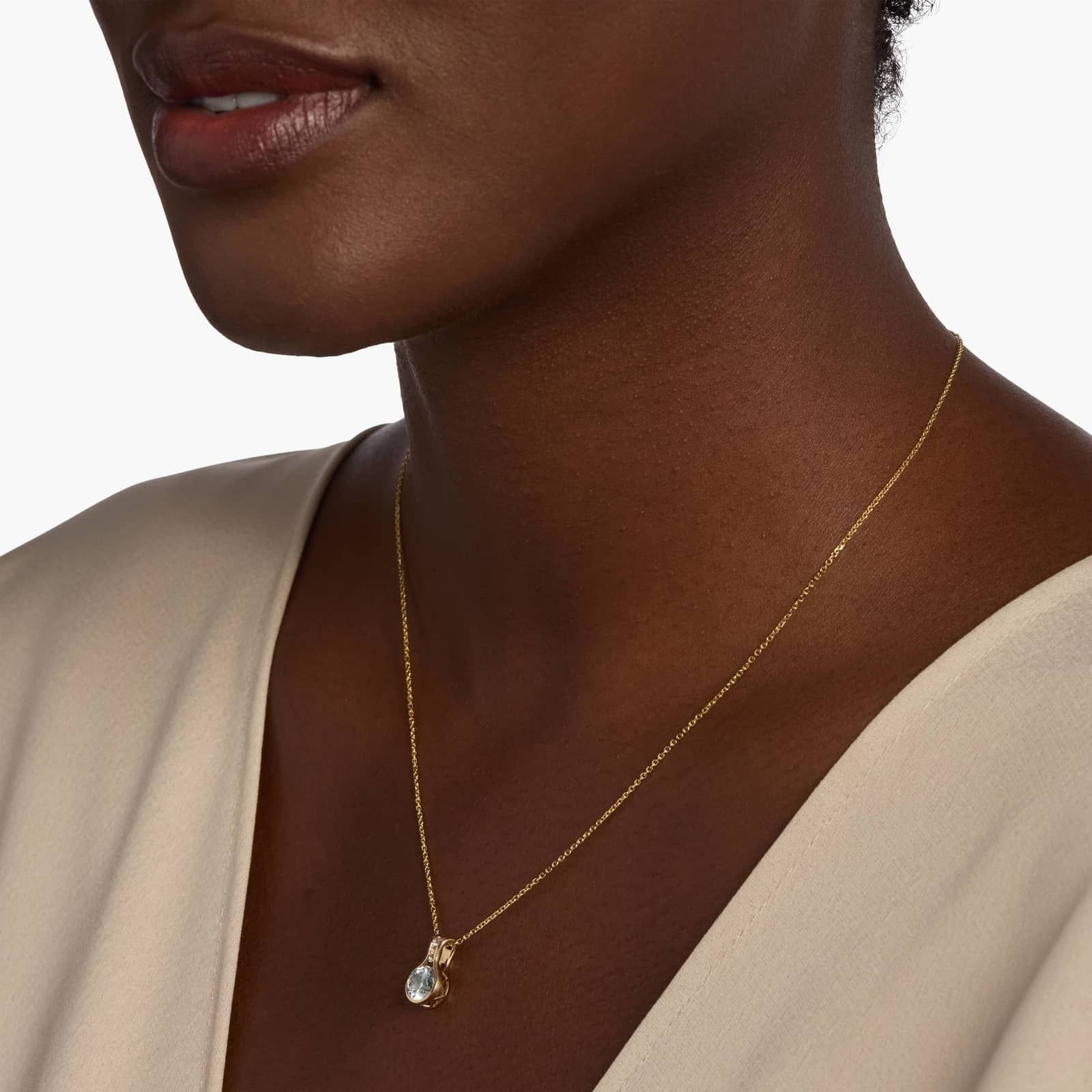 Round Aquamarine Pendant in 14k Yellow Gold (7mm)