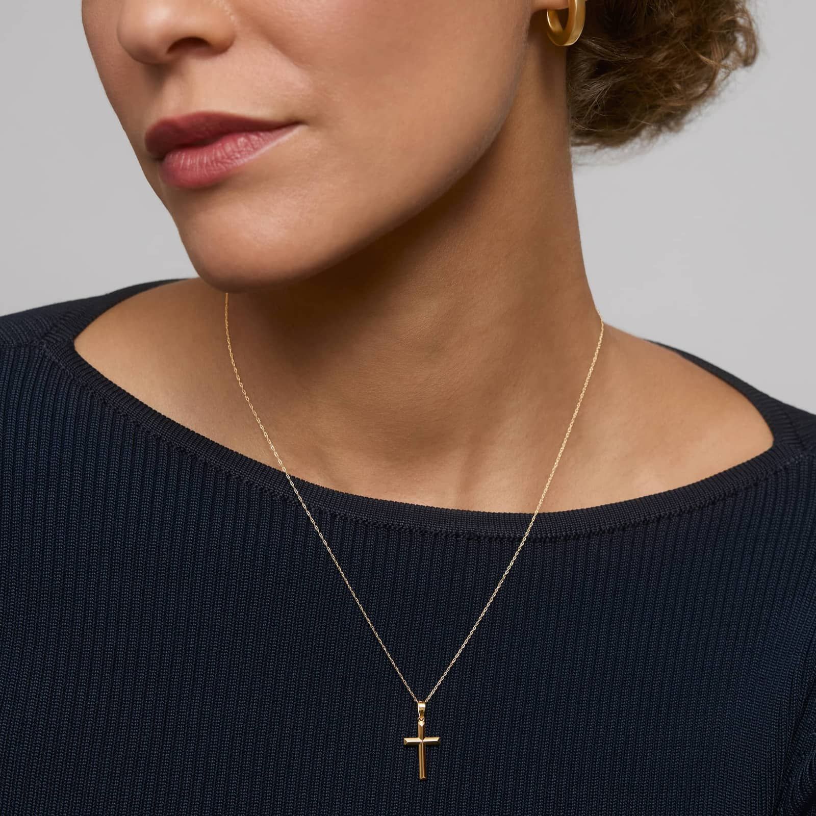 Cross Necklace in 14K Yellow Gold