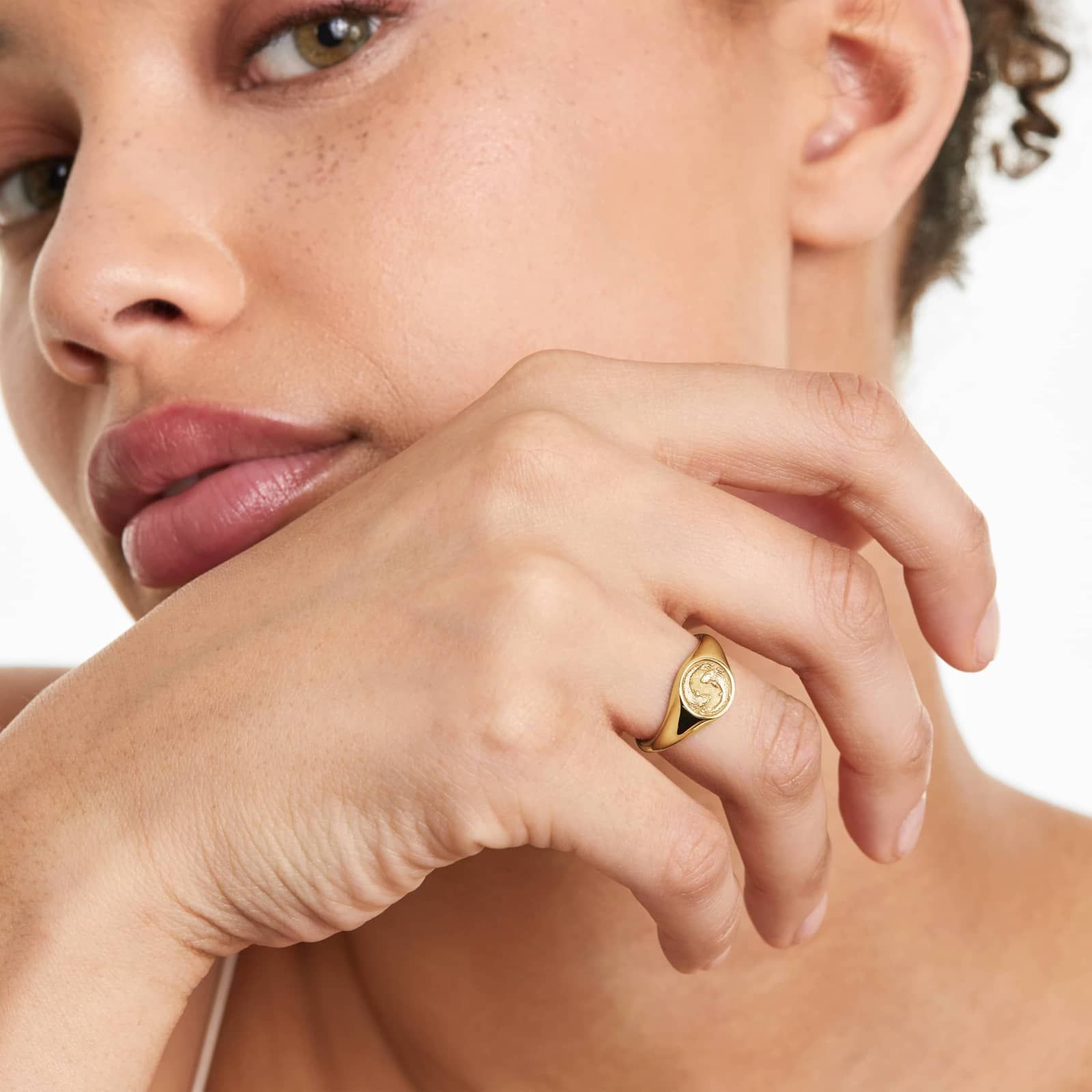 Pisces Zodiac Signet Ring In 14K Yellow Gold