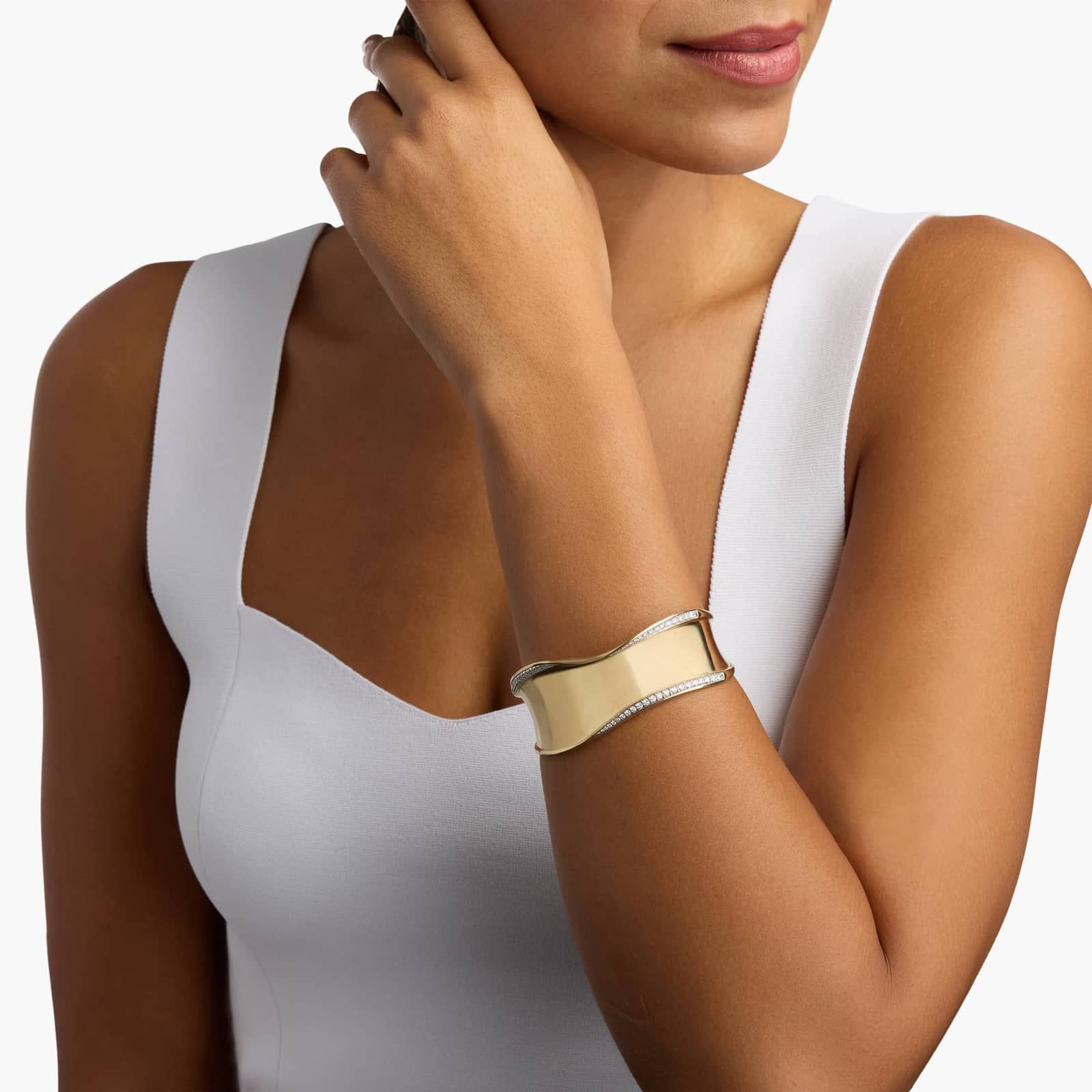 Diamond Wave Cuff Bracelet in 14K Yellow Gold (1 1/2 Ct. Tw.)