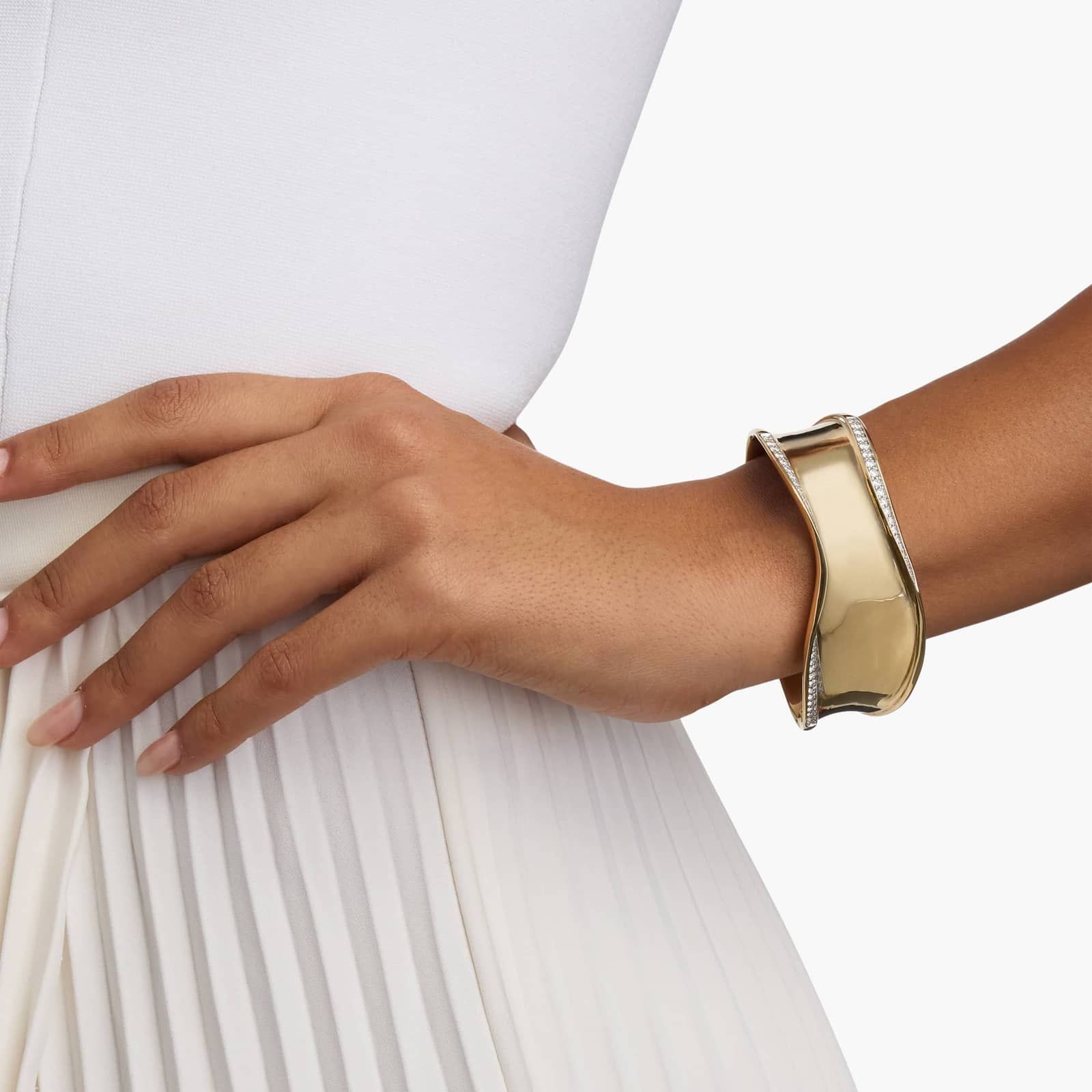 Diamond Wave Cuff Bracelet in 14K Yellow Gold (1 1/2 Ct. Tw.)