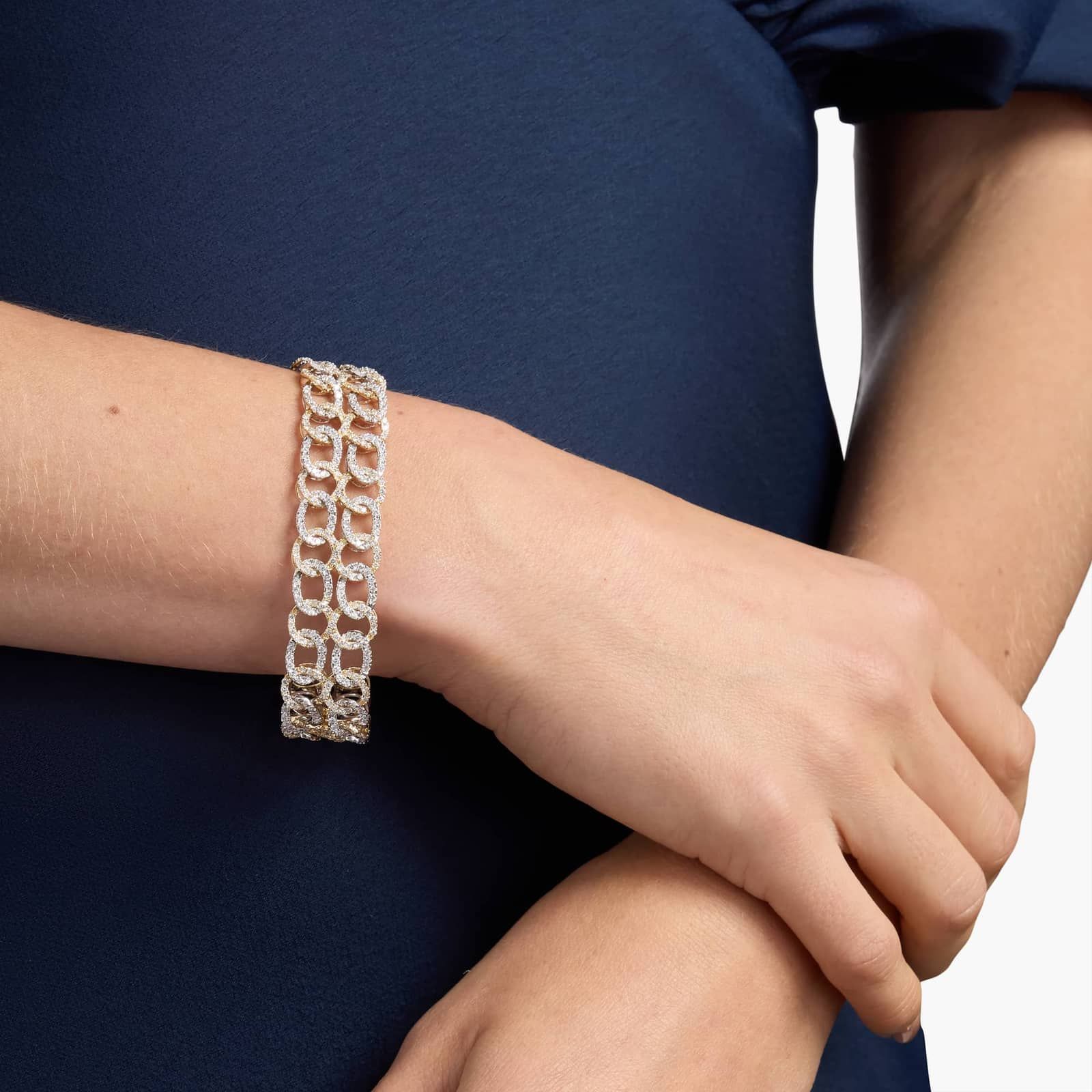 Two-Toned Interlocking Diamond Link Statement Bracelet in 14k Gold (7 Ct. Tw.)