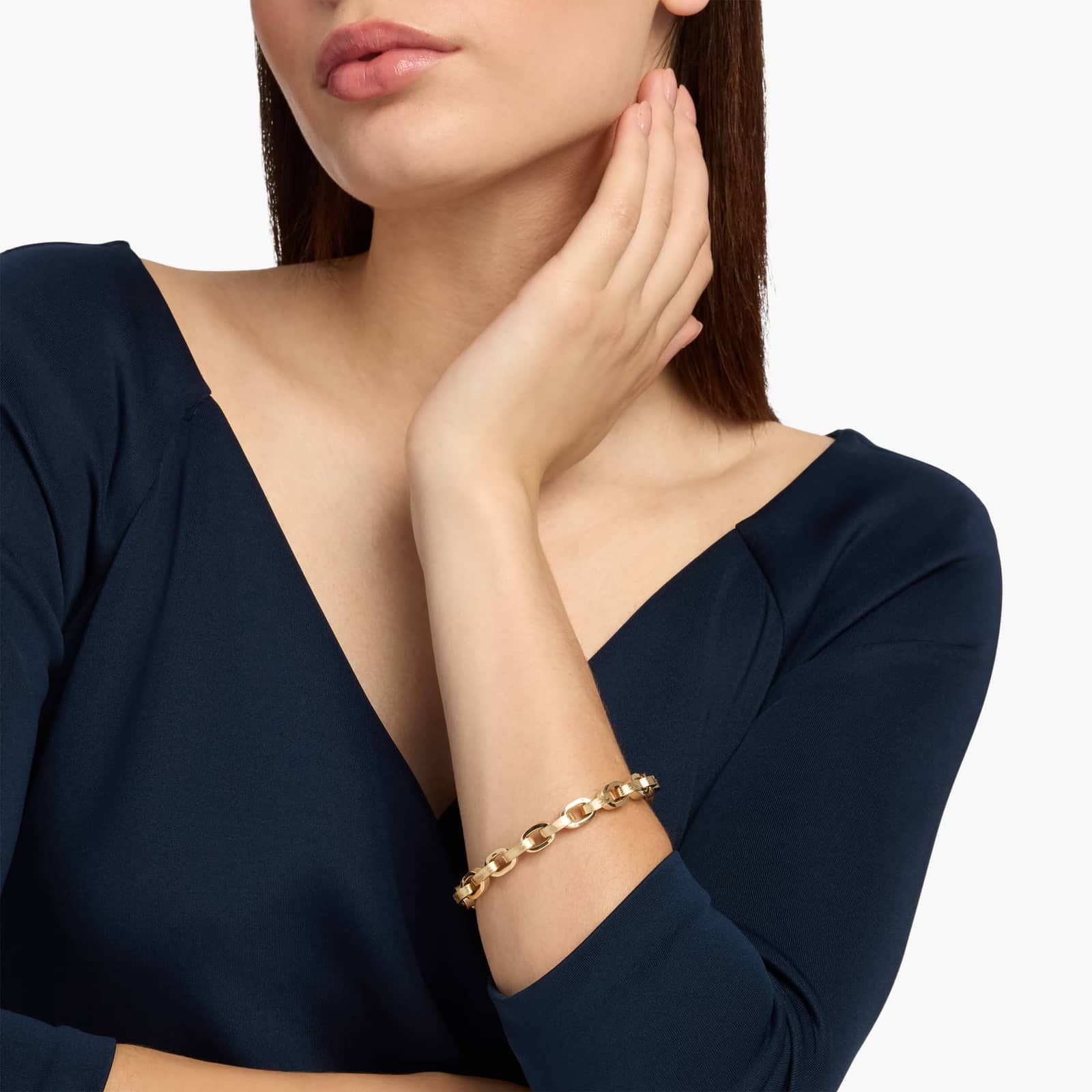 8.25" Textured Oval Link Bracelet in 14K Yellow Gold
