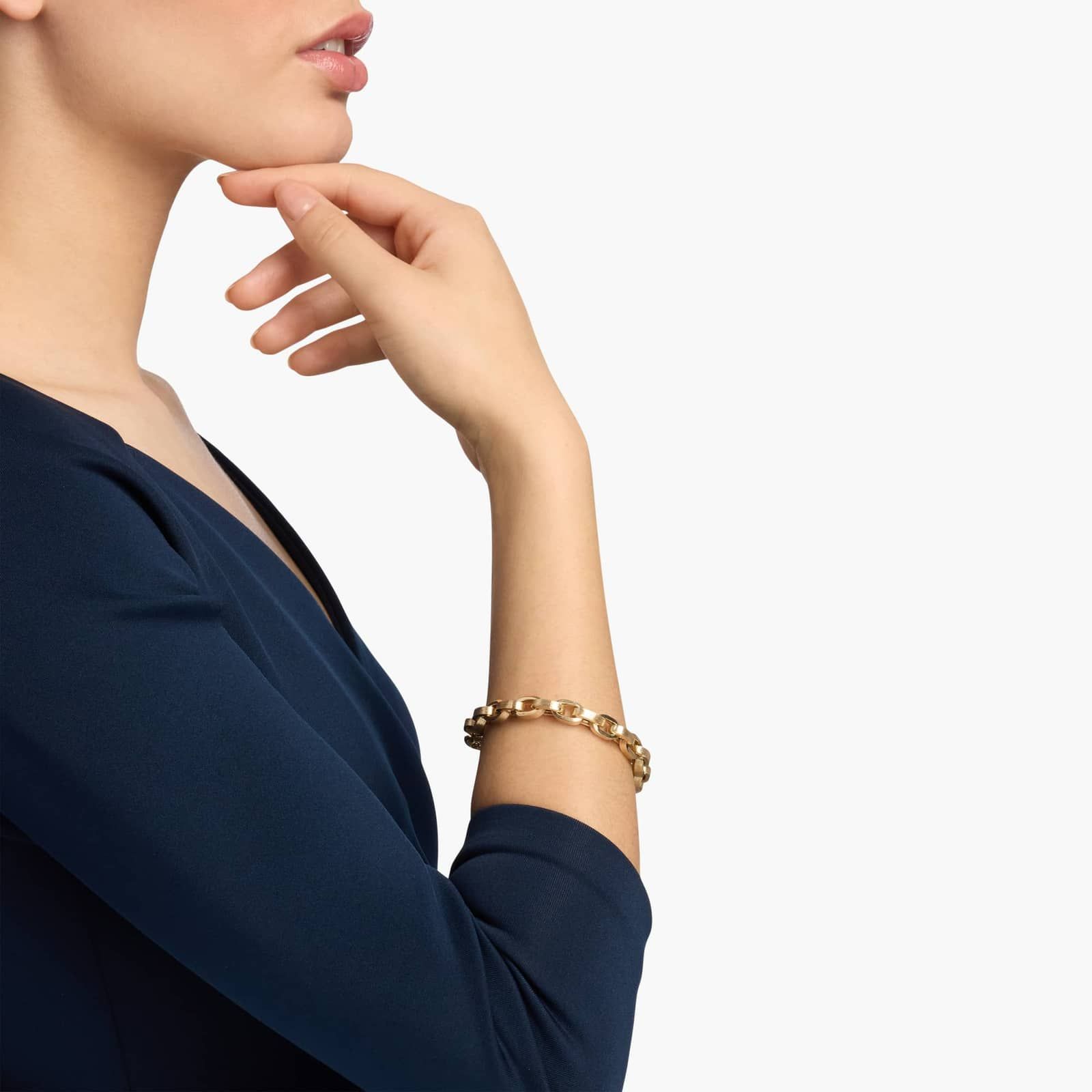 8.25" Textured Oval Link Bracelet in 14K Yellow Gold