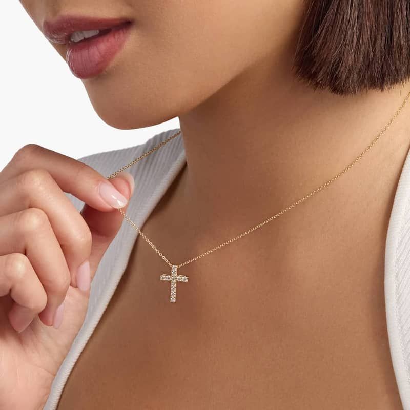 Tessere Cross Pendant in 14k Yellow Gold (1/2 ct. tw.)