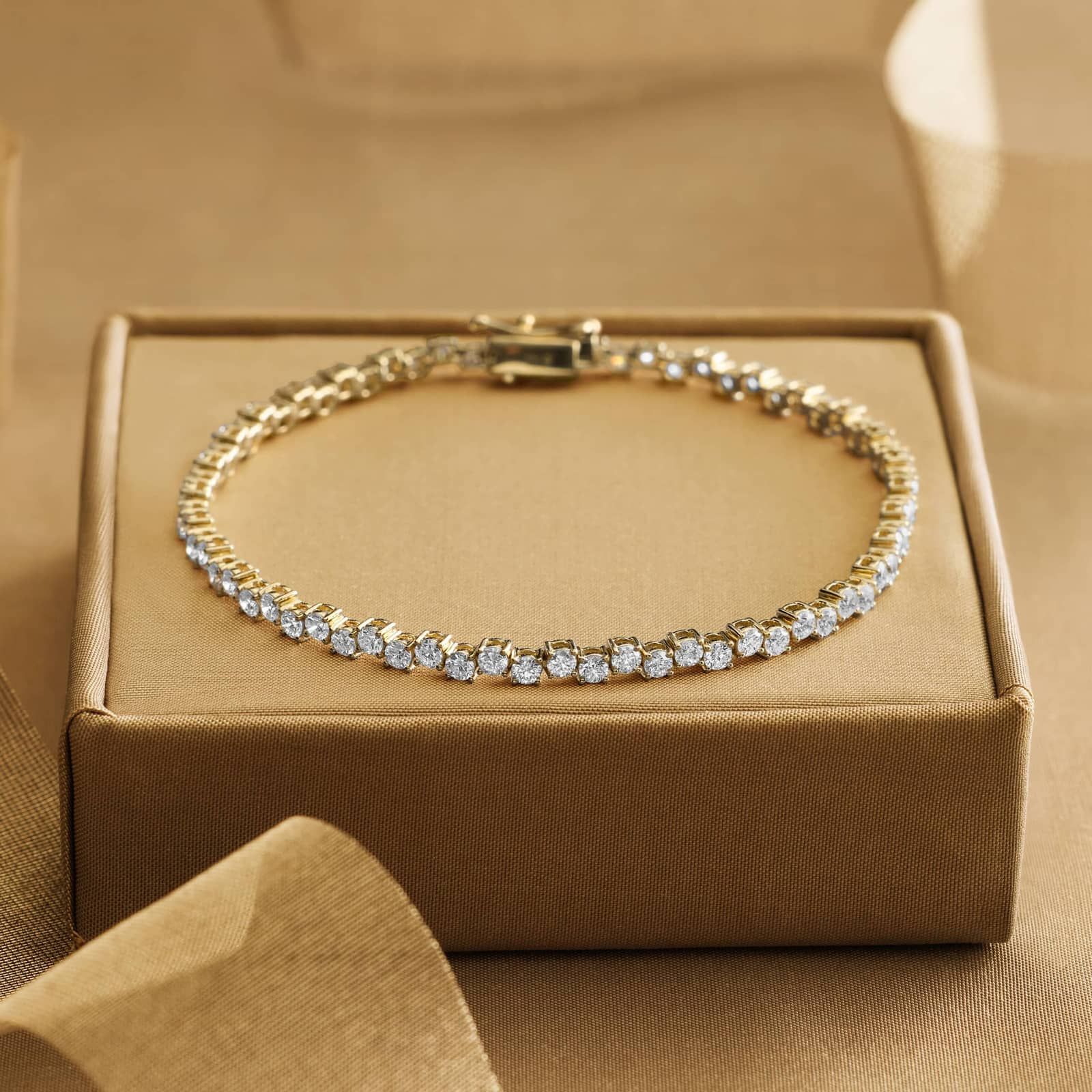 Alternating Lab-Grown Diamond Bracelet in 14K Yellow Gold (4 ct. tw.)
