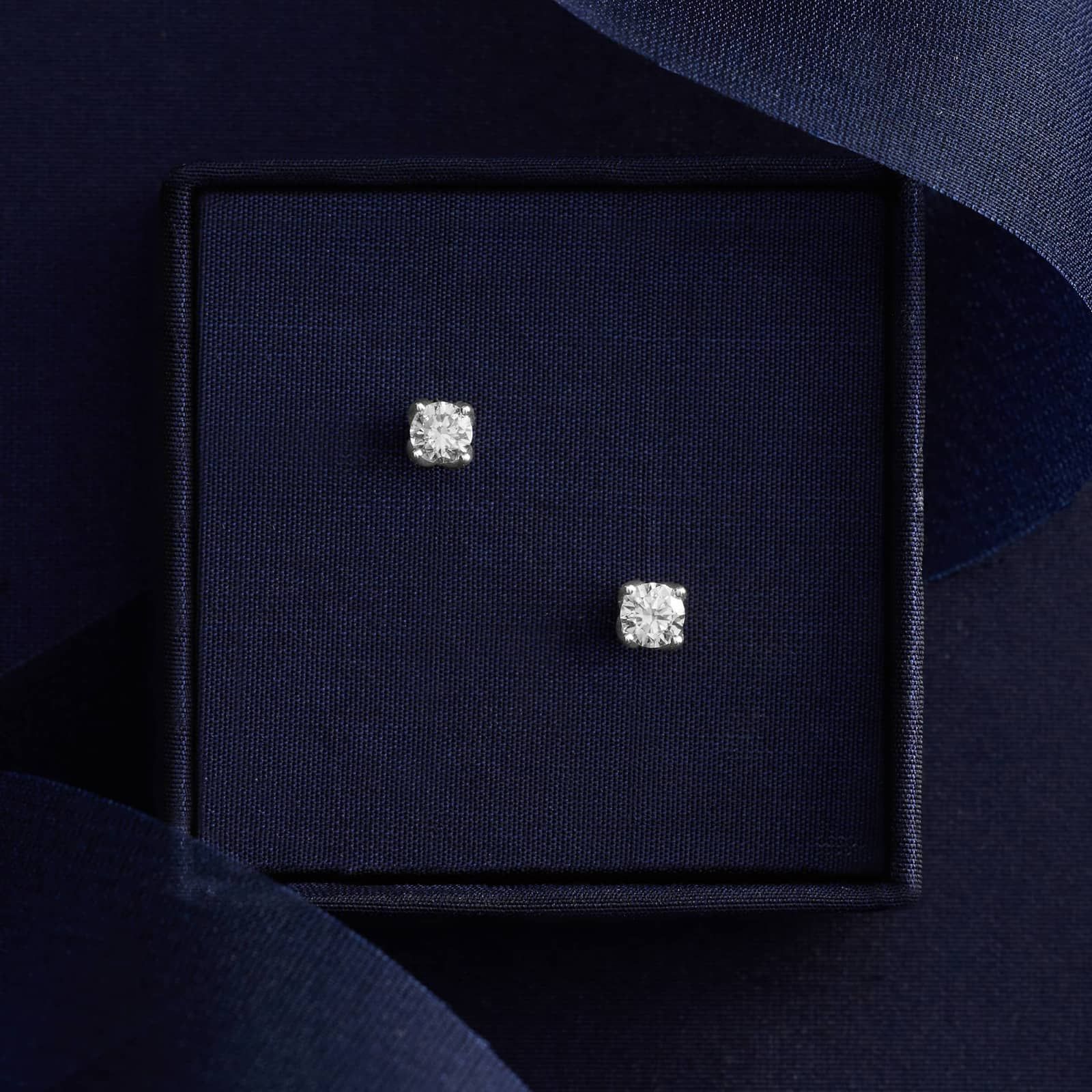 Petal Diamond Stud Earrings in 14K White Gold (1/2 ct. tw.)