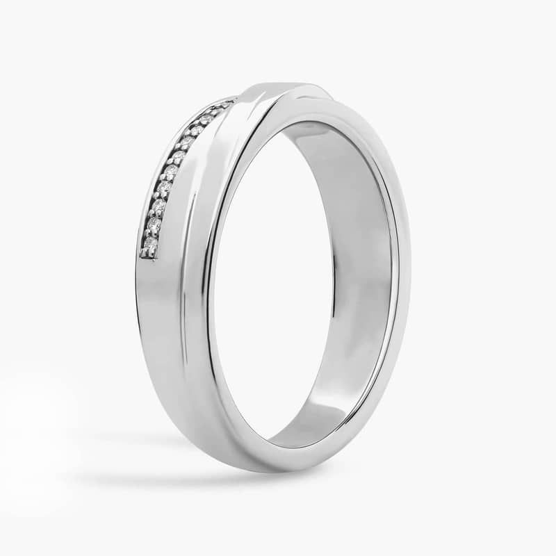 Diagonal Lined with Pavé Diamond Edge Men's Wedding Ring in 14k White Gold (1/8 ct. tw.)