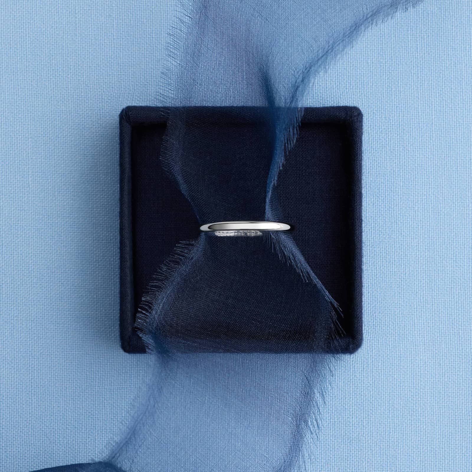 Mid-weight Comfort Fit Wedding Ring in Platinum (2mm)