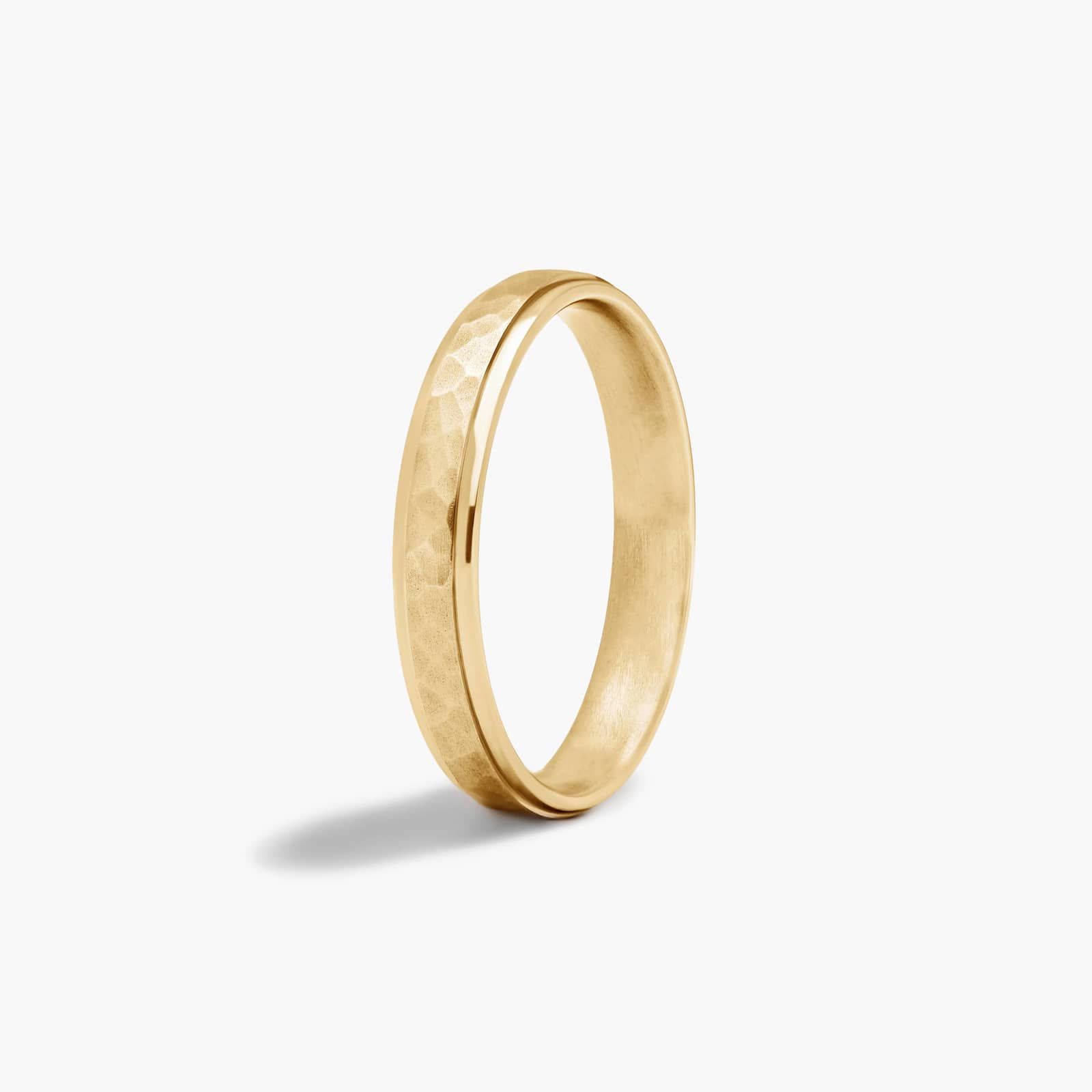 Comfort Fit Hammered Men's Wedding Band In 14K Yellow Gold (4.00mm) By James Allen