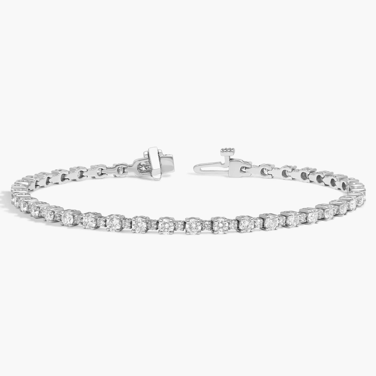 Alternating Size Diamond Tennis Bracelet in 14k White Gold (3 1/4 ct. tw.)