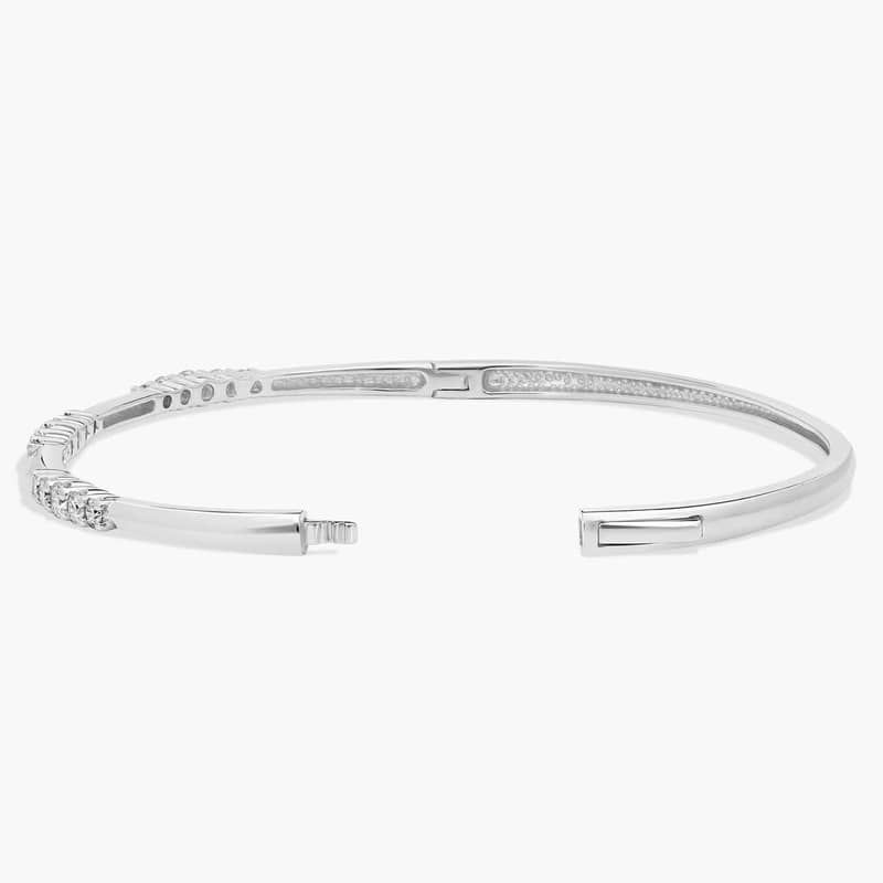 Graduated Cluster Diamond Bangle Bracelet in 14K White Gold (1 Ct. Tw.)