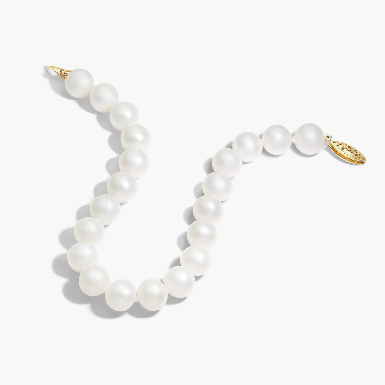 Freshwater Cultured Pearl Fish Clasp Bracelet In 14K Yellow Gold (8-9 mm) By James Allen