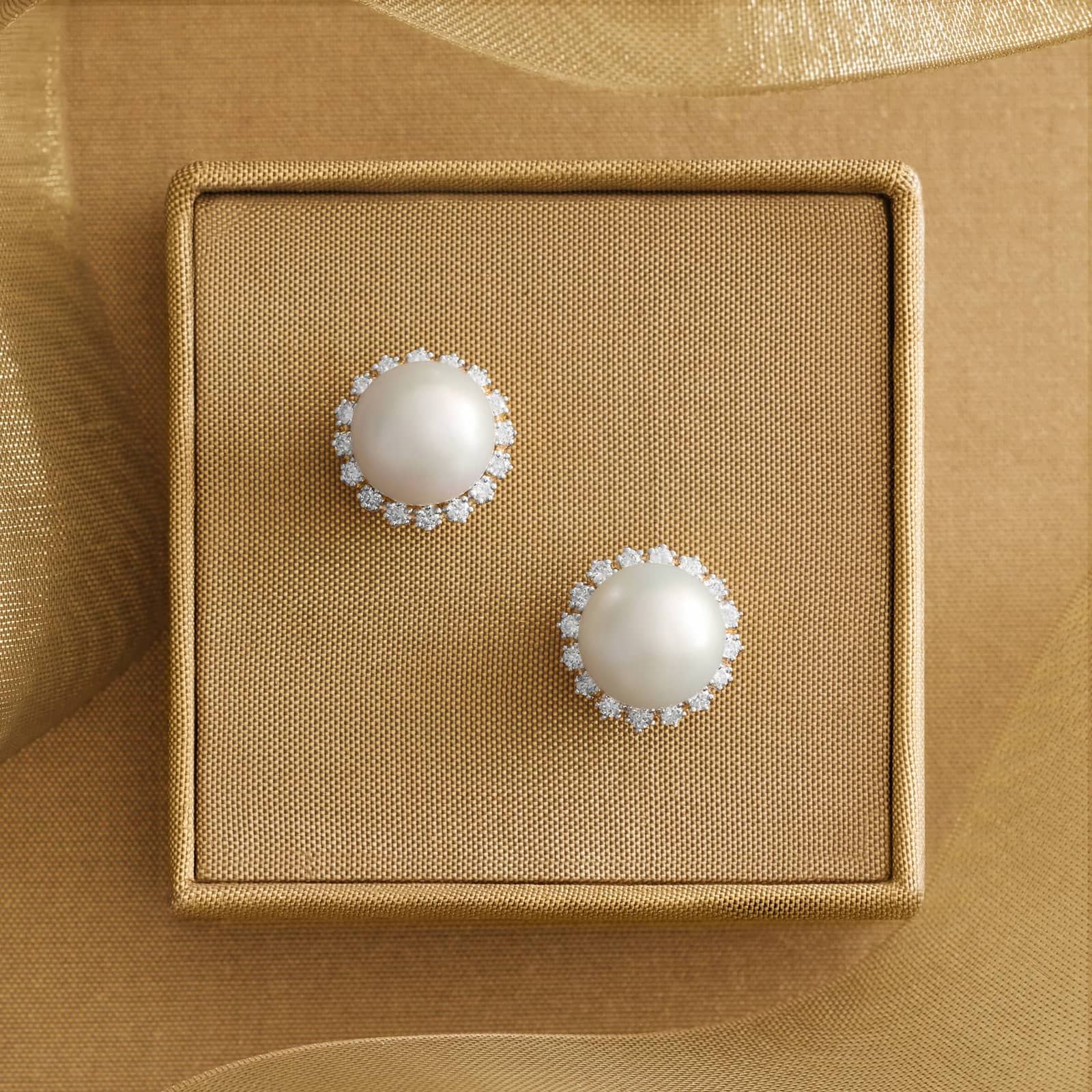 Pearl Studs with Diamond Halo in 14K Yellow Gold (1/4 ct. tw.)