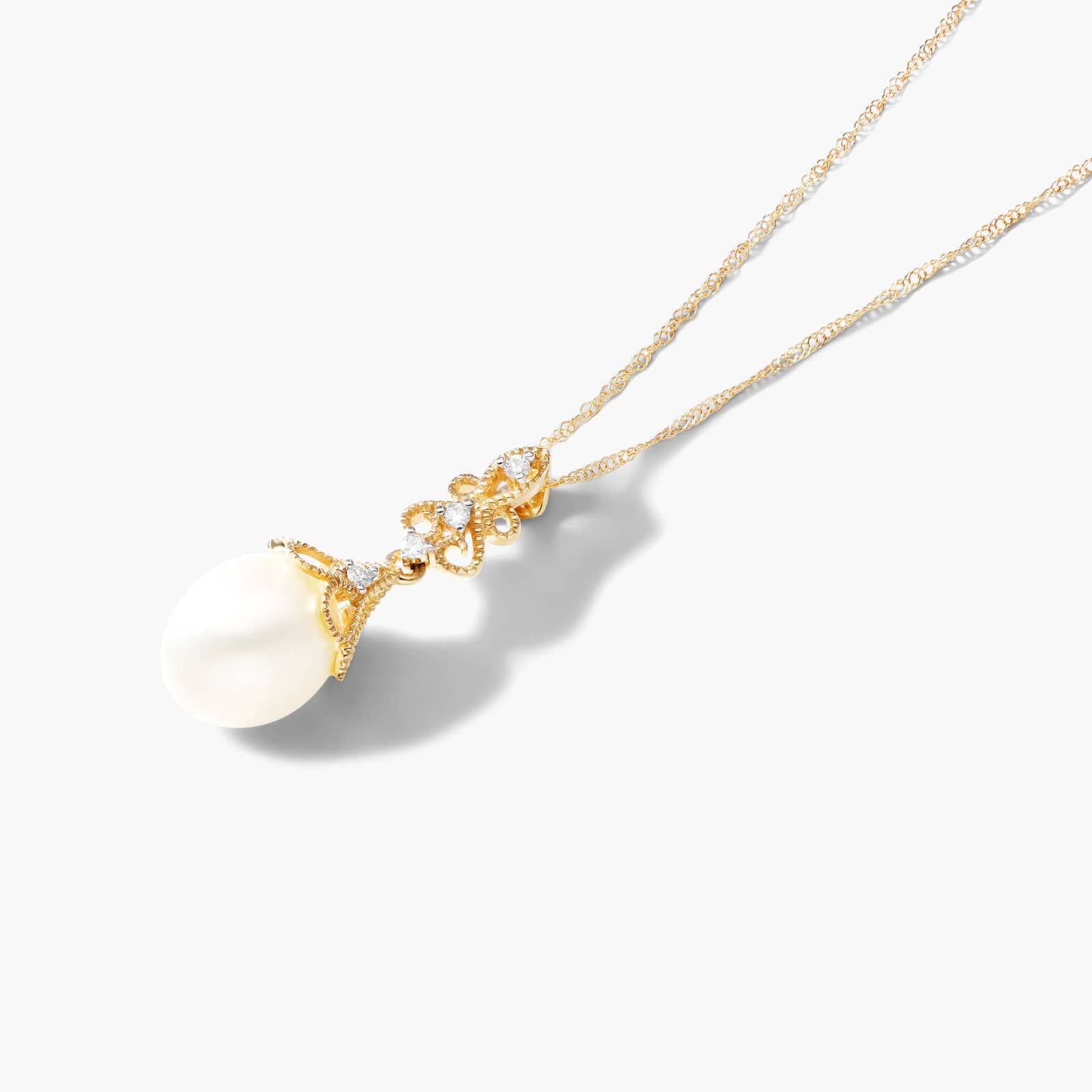 14K Yellow Gold Vintage Inspired Freshwater Cultured Pearl and Diamond Drop Necklace (9.0-9.5mm) By James Allen