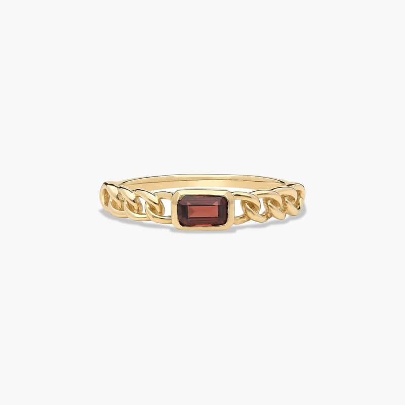 Radiant Reflections Garnet Curb Chain Ring In 14K Yellow Gold