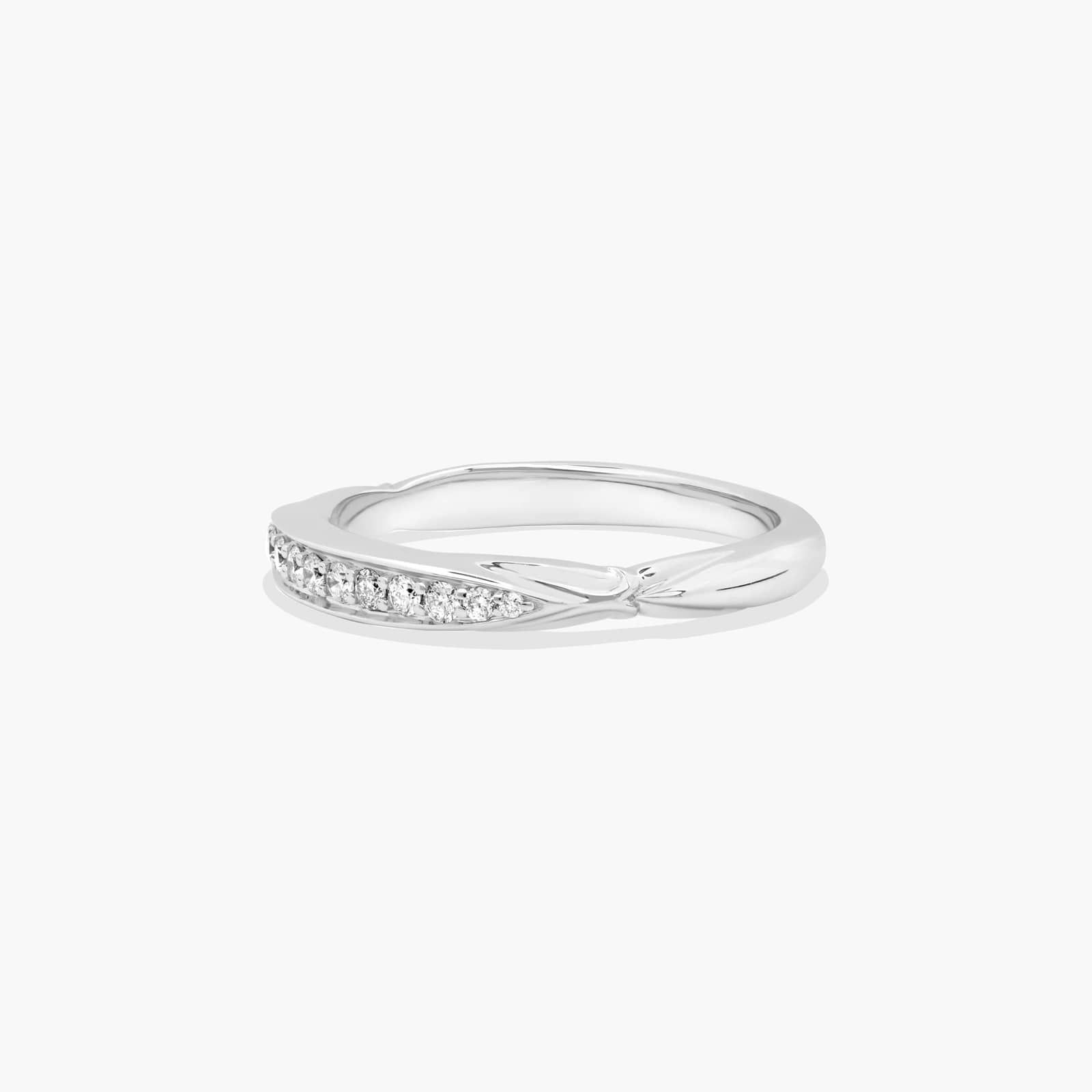 Single Row Graduate Shank Wedding Ring In 18K White Gold (2.00mm)