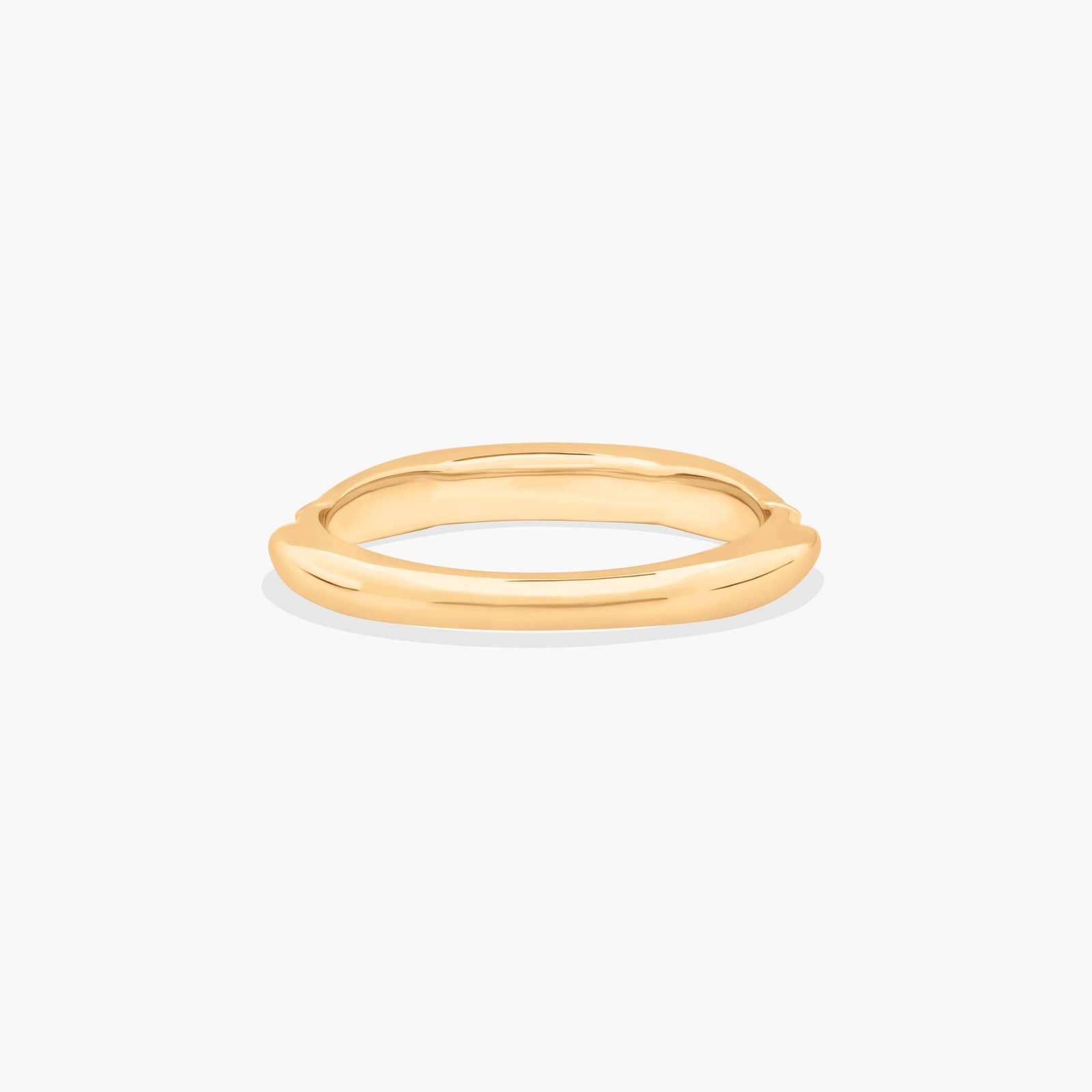 Single Row Graduate Shank Wedding Ring In 18K Yellow Gold (2.50mm)