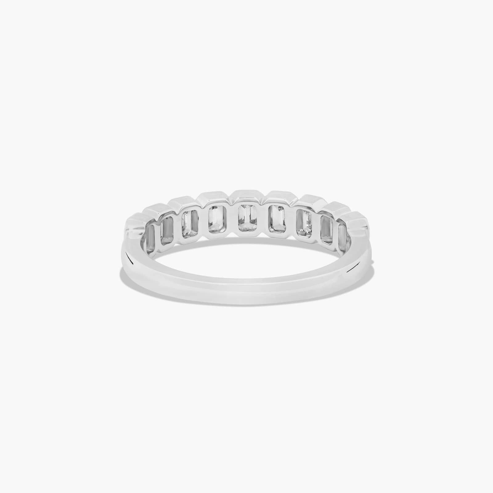 Bezel Set Wedding Ring With Emerald Cut Diamonds In Platinum (2.00mm)