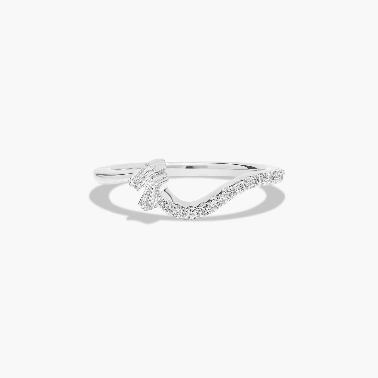 Feathered Contour Diamond Wedding Ring In 18K White Gold (1.50mm)