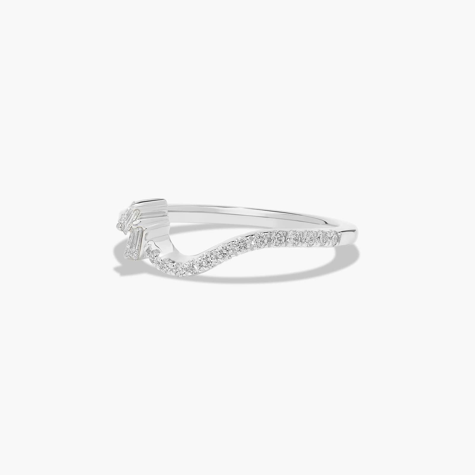 Feathered Contour Diamond Wedding Ring In 18K White Gold (1.50mm)