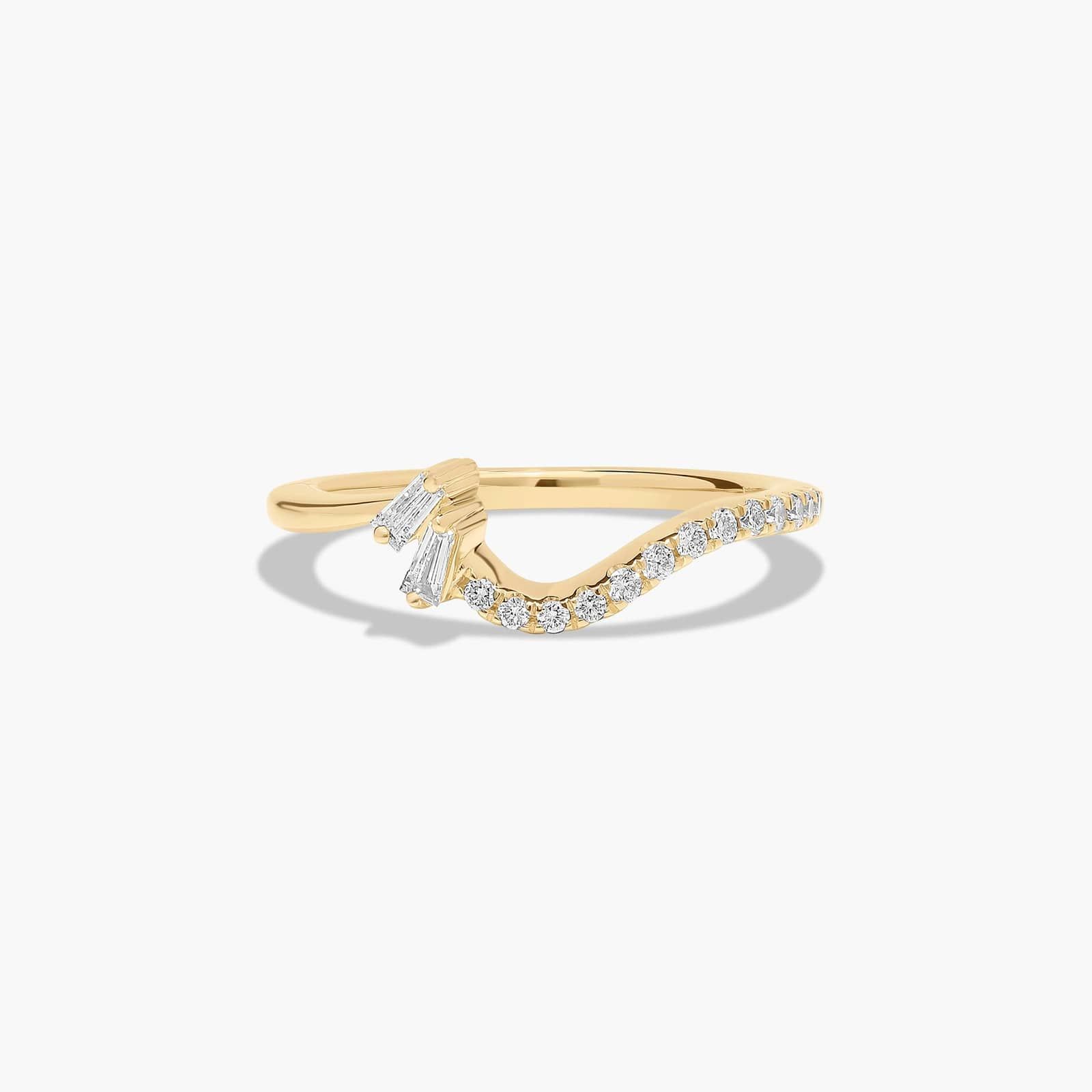 Feathered Contour Diamond Wedding Ring In 18K Yellow Gold (1.50mm)