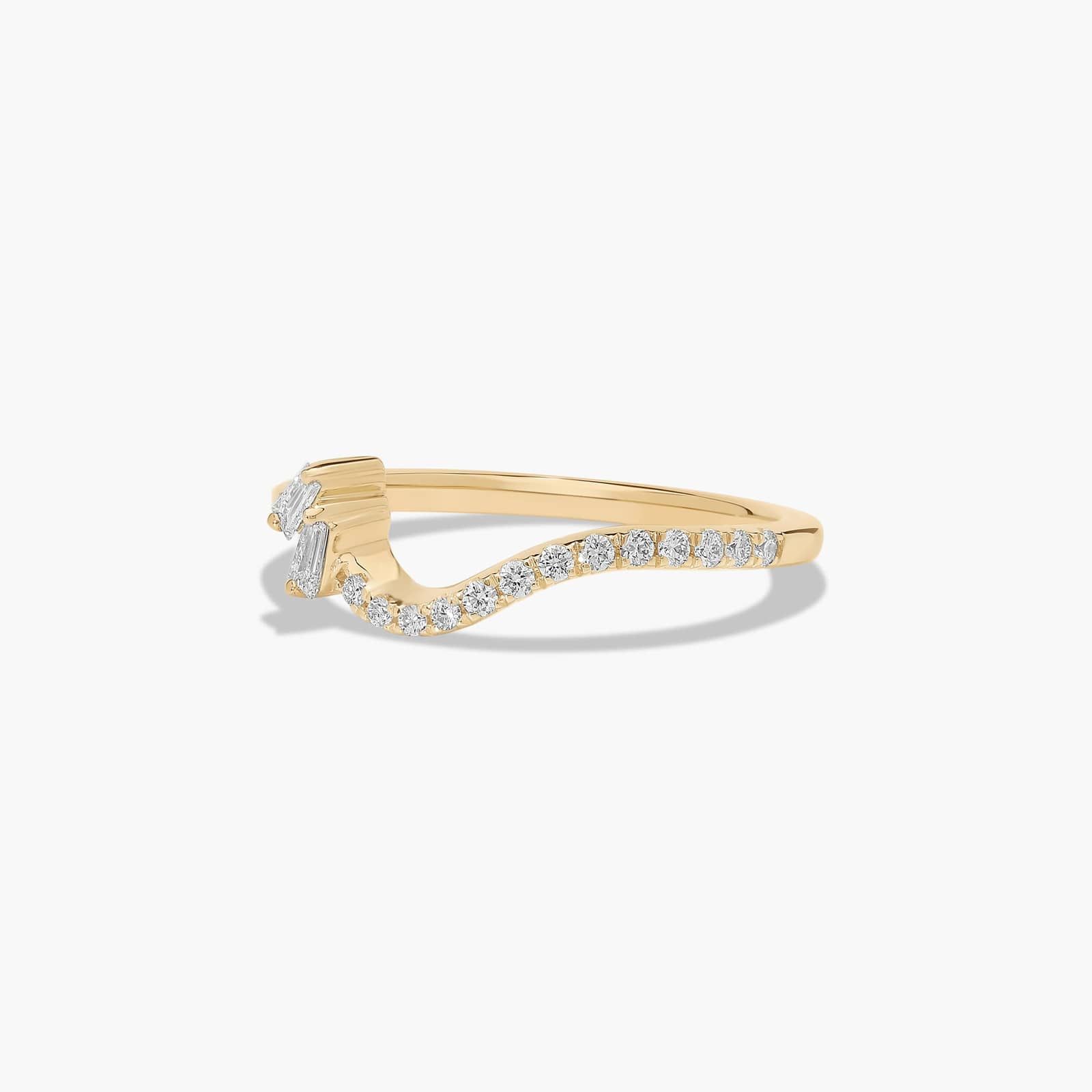 Feathered Contour Diamond Wedding Ring In 18K Yellow Gold (1.50mm)