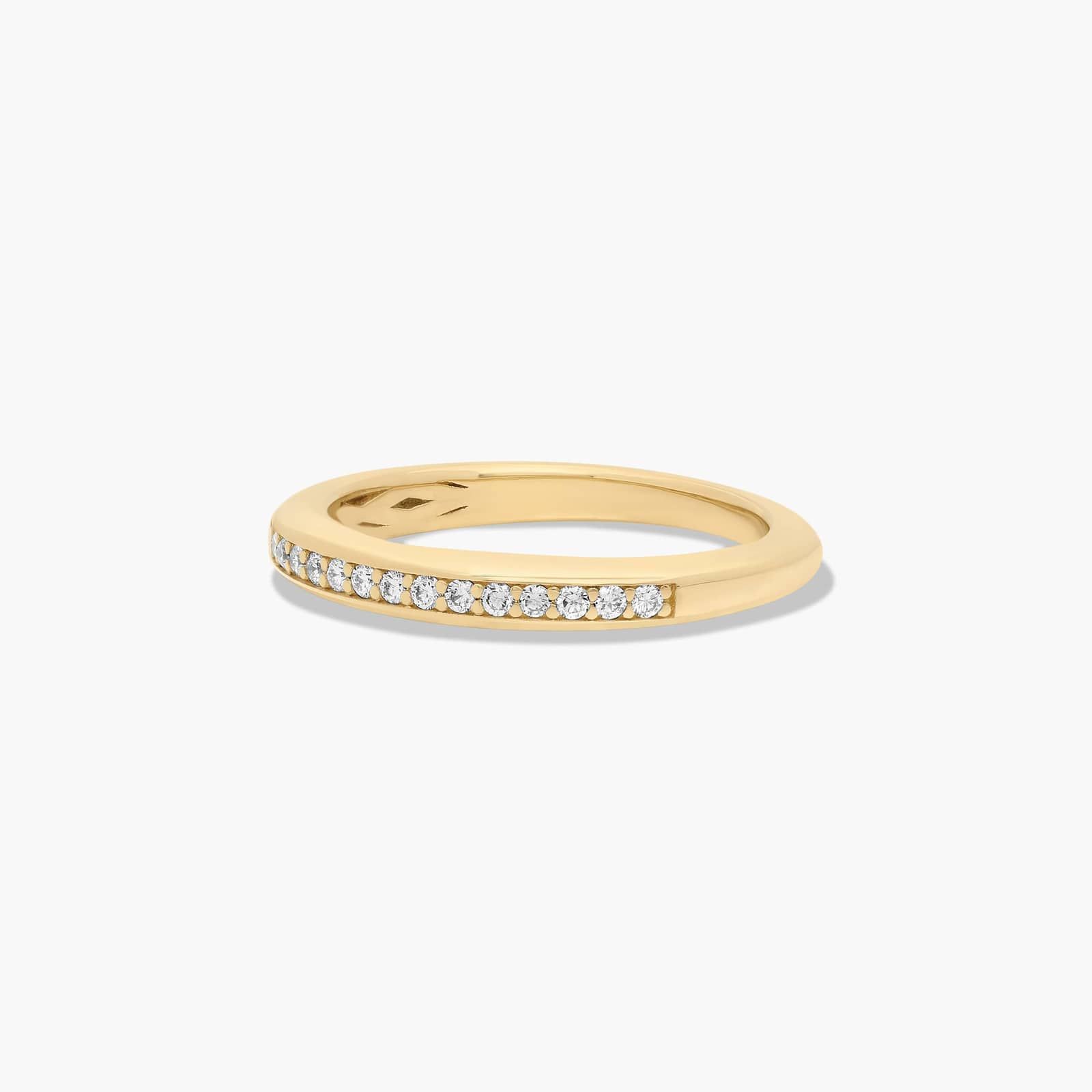Graduated Pavé Diamond Wedding Ring In 18K Yellow Gold (1.50mm)