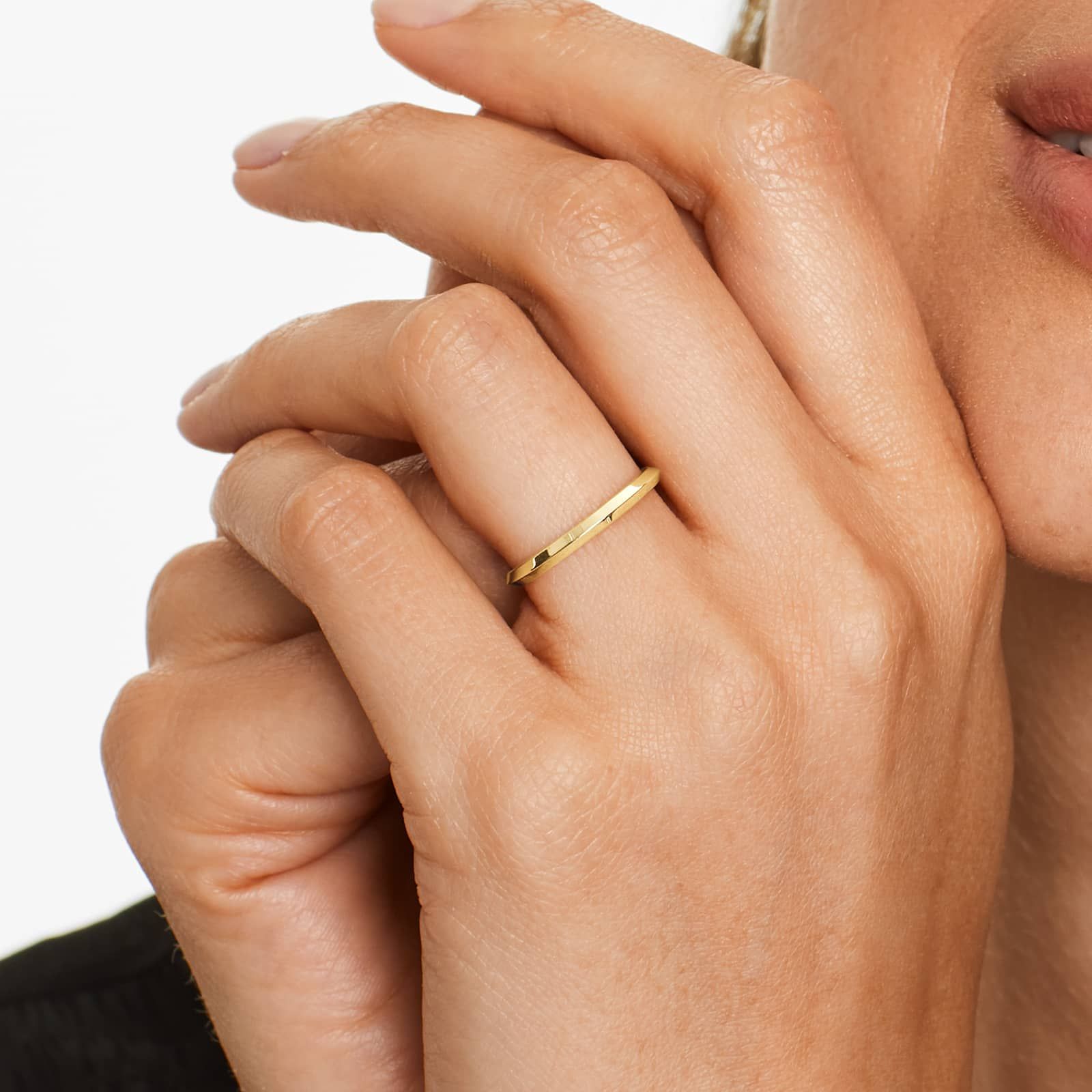 Knife Edge Wedding Ring In 18K Yellow Gold (2.00mm)