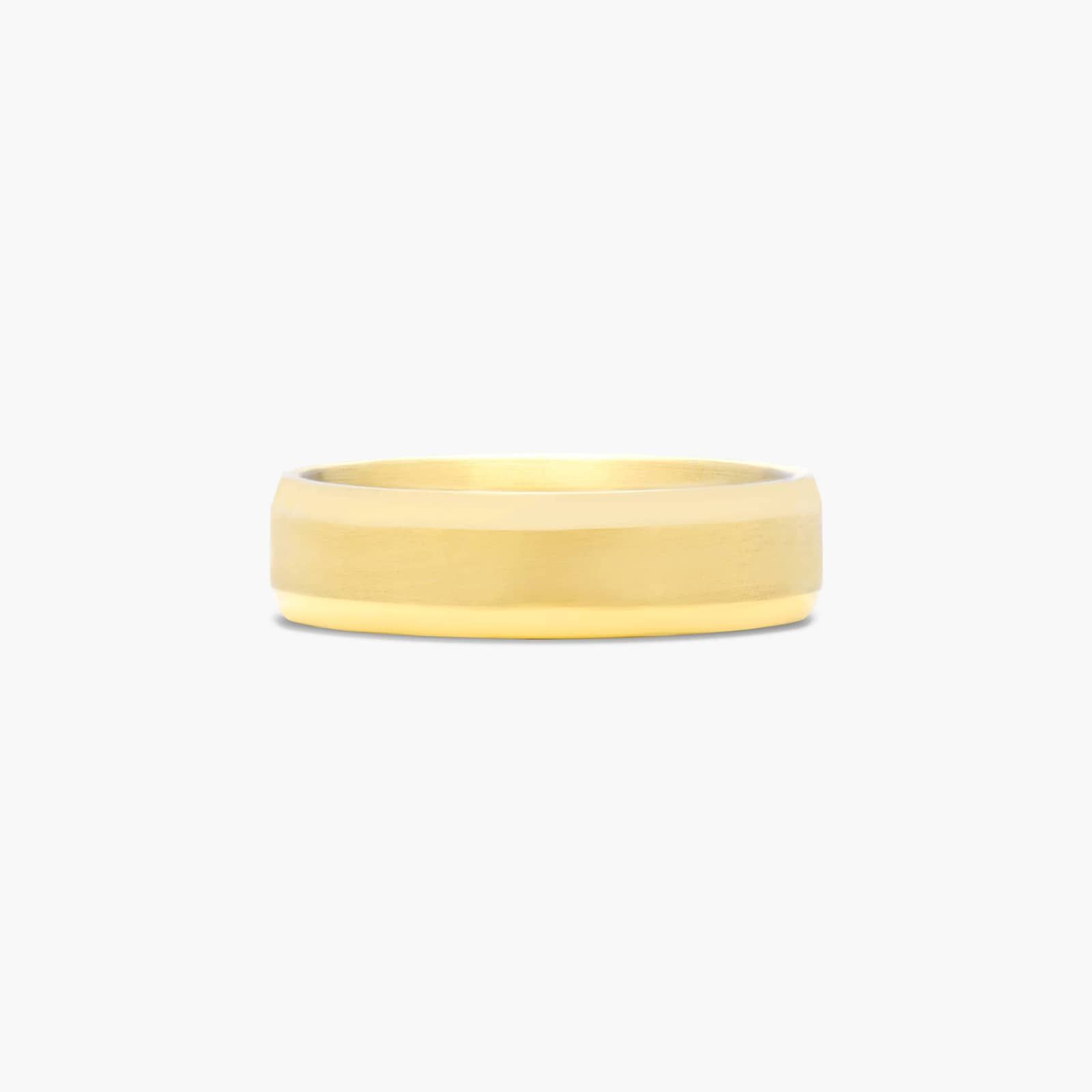 Comfort Fit Beveled Men's Wedding Band In 14K Yellow Gold (6.00mm)