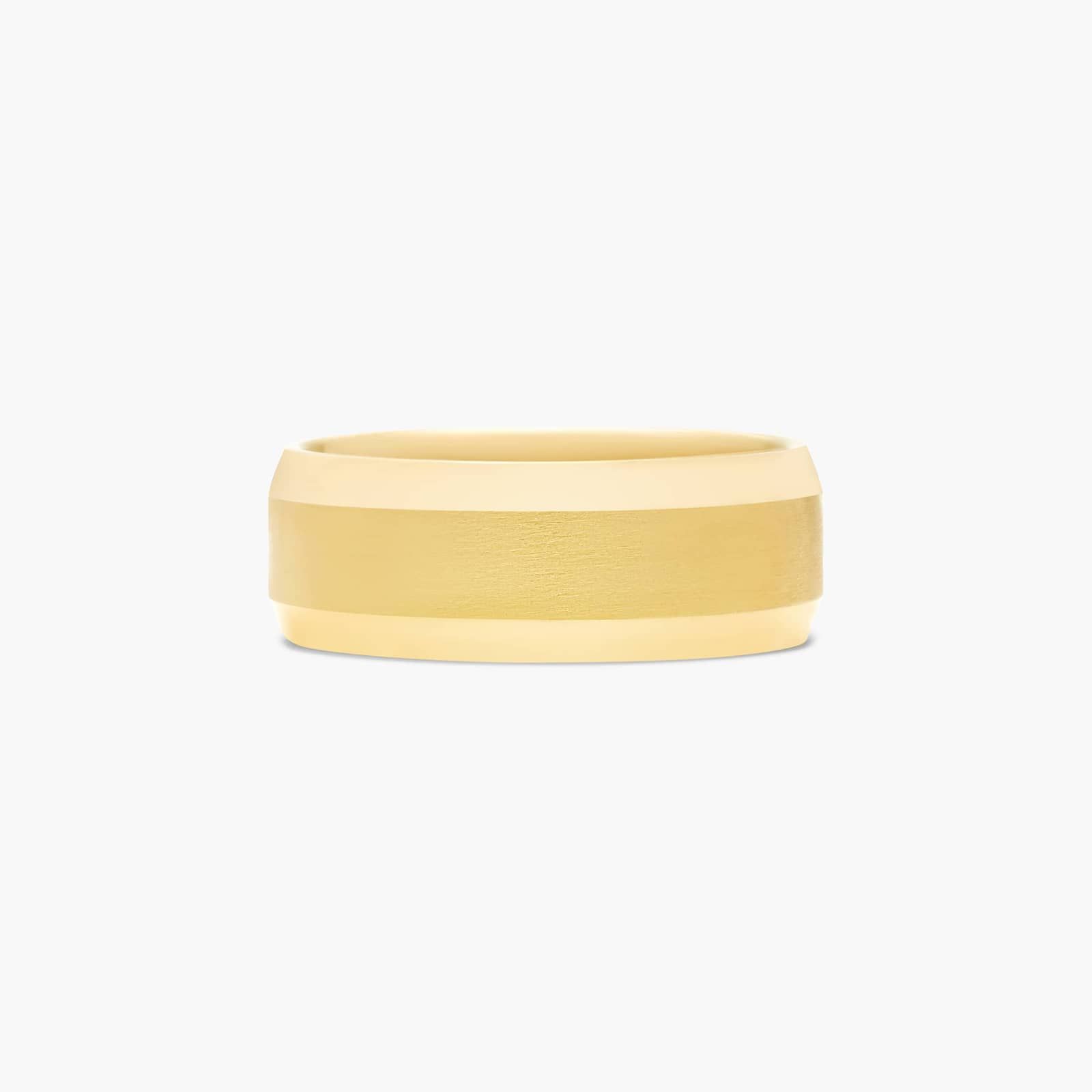 Comfort Fit Beveled Men's Wedding Band In 18K Yellow Gold (8.00mm)