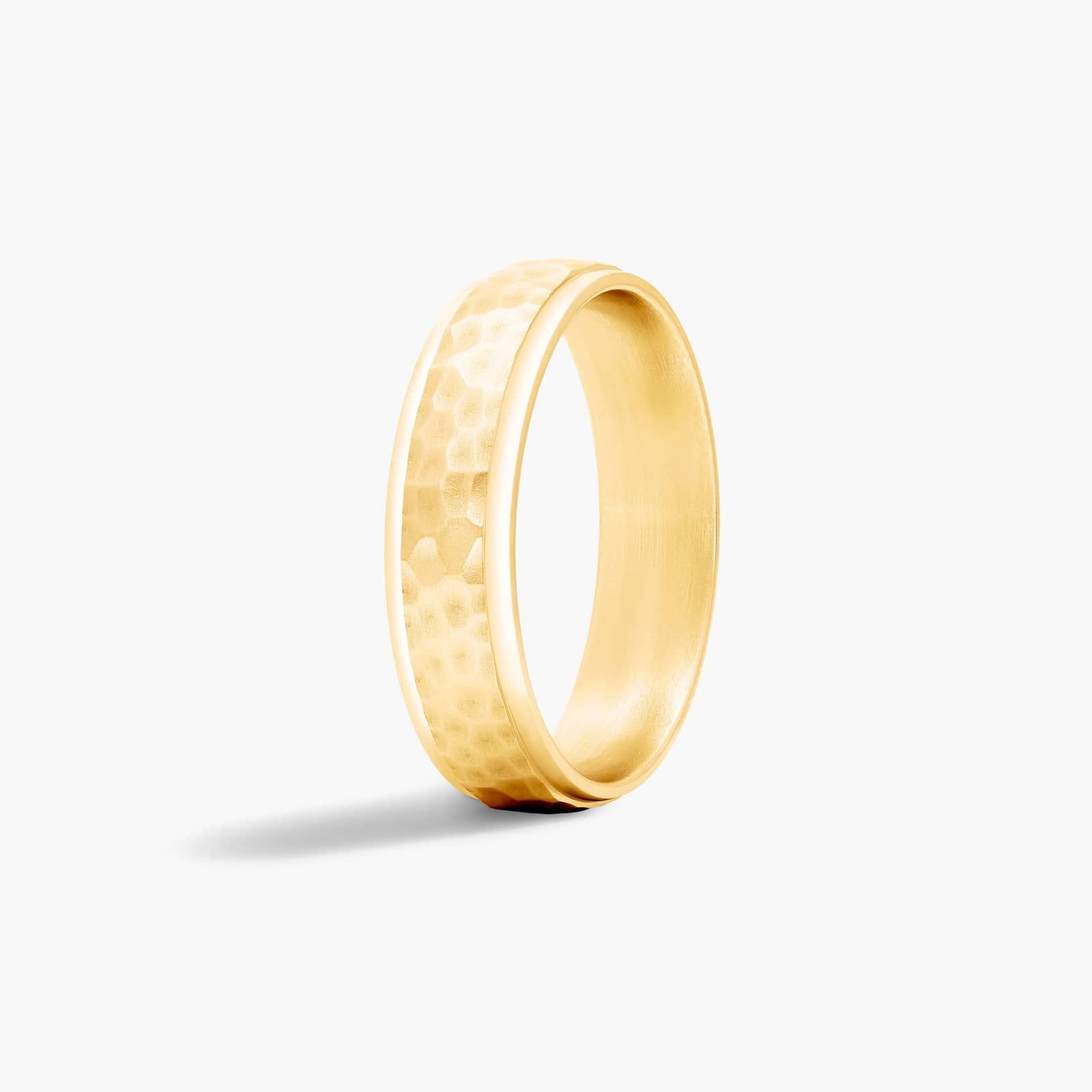 Comfort Fit Hammered Men's Wedding Band In 14K Yellow Gold (6.00mm)