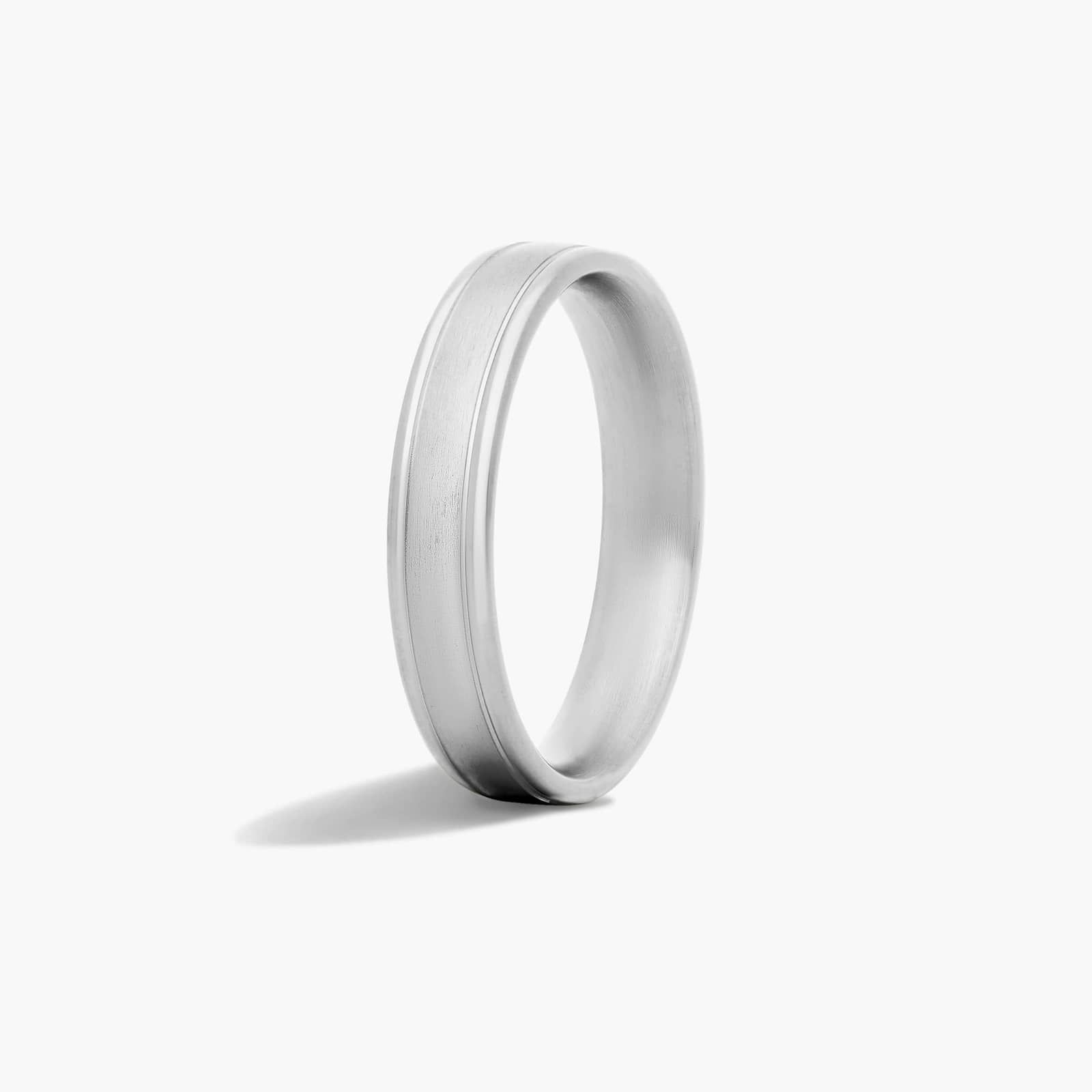 High Polished Round Edge Men's Wedding Band In 18K White Gold (4.50mm)