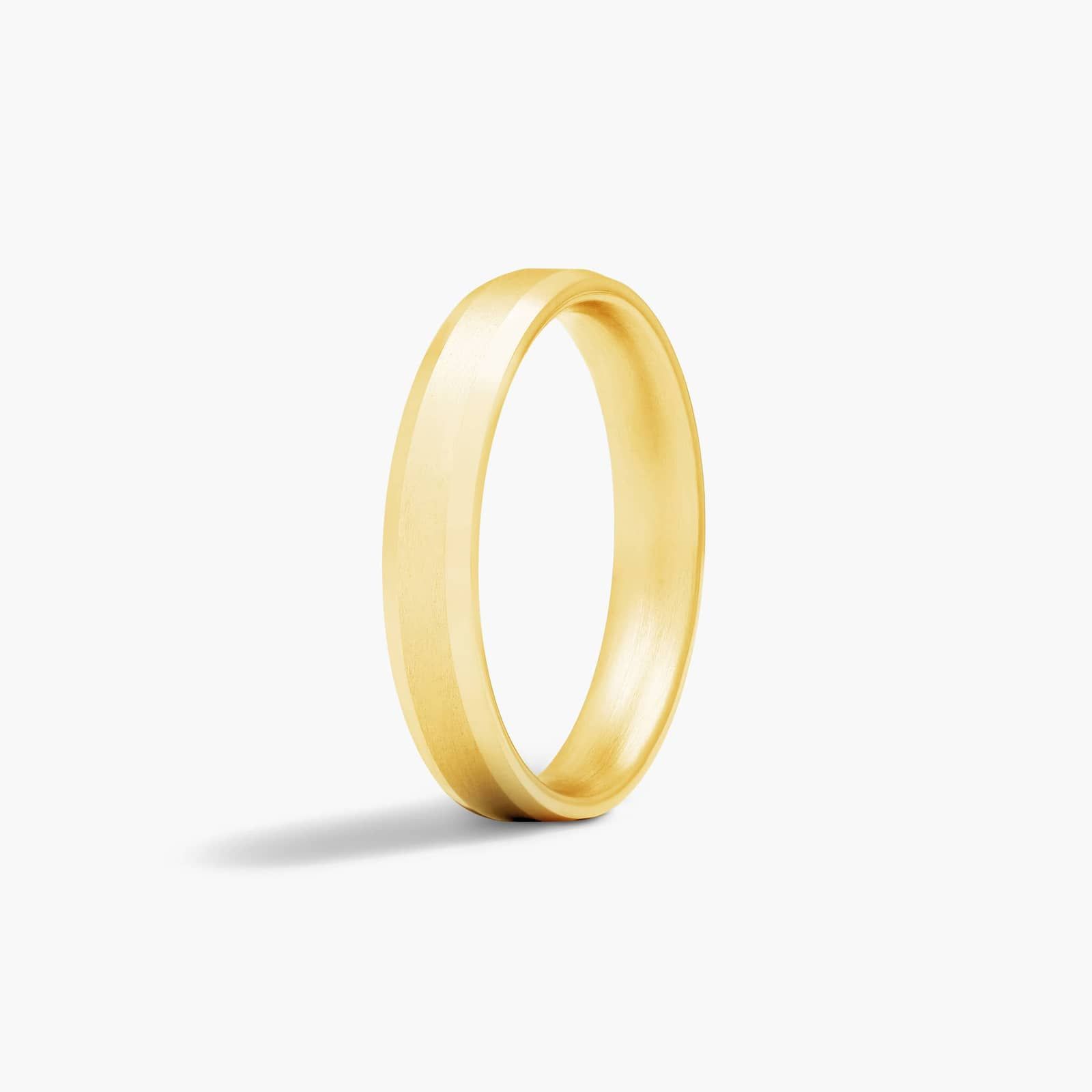 Comfort Fit Satin Beveled Edge Men's Wedding Band In 14K Yellow Gold (4.00mm)