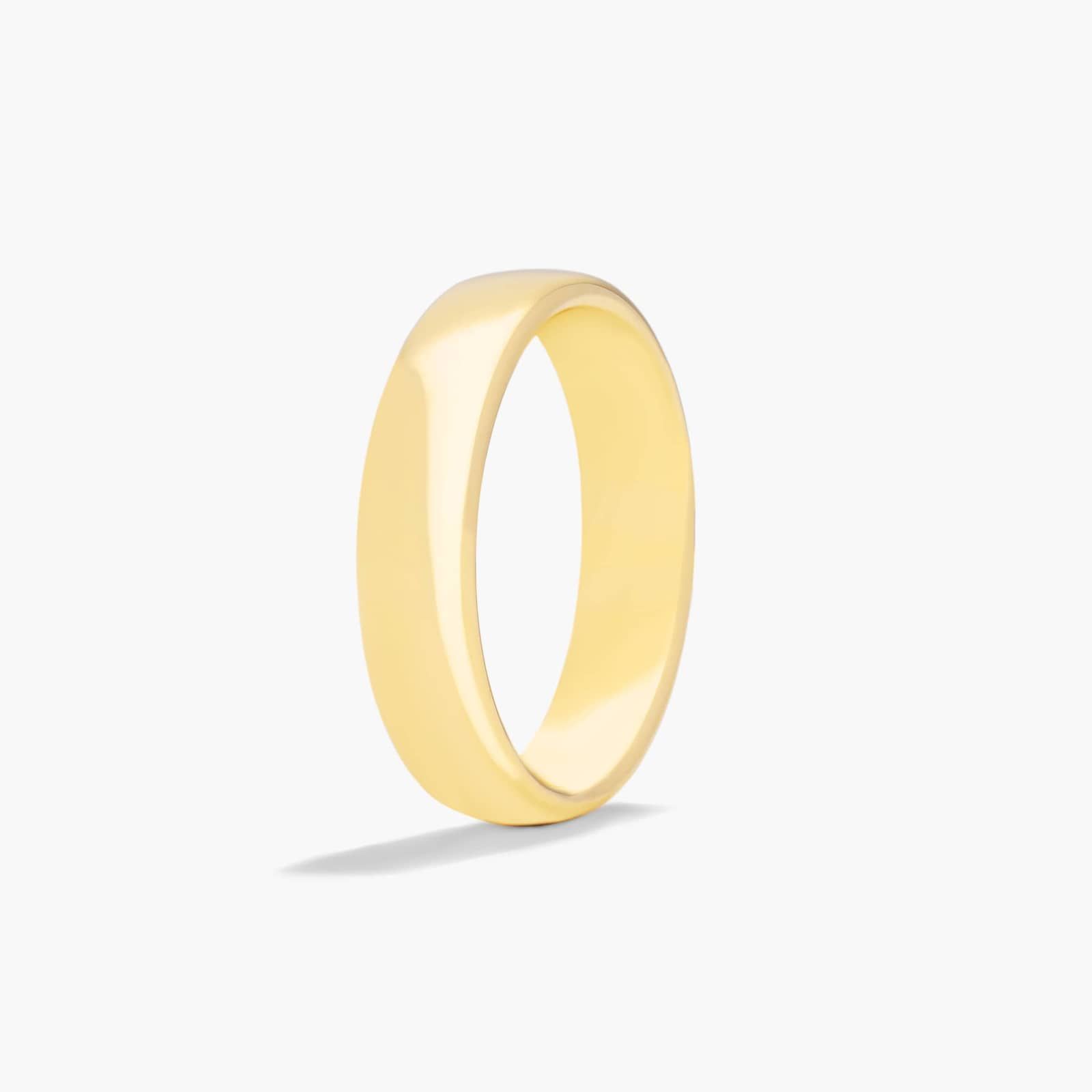 Comfort Fit Slightly Flat Wedding Band In 18K Yellow Gold (5.50mm)