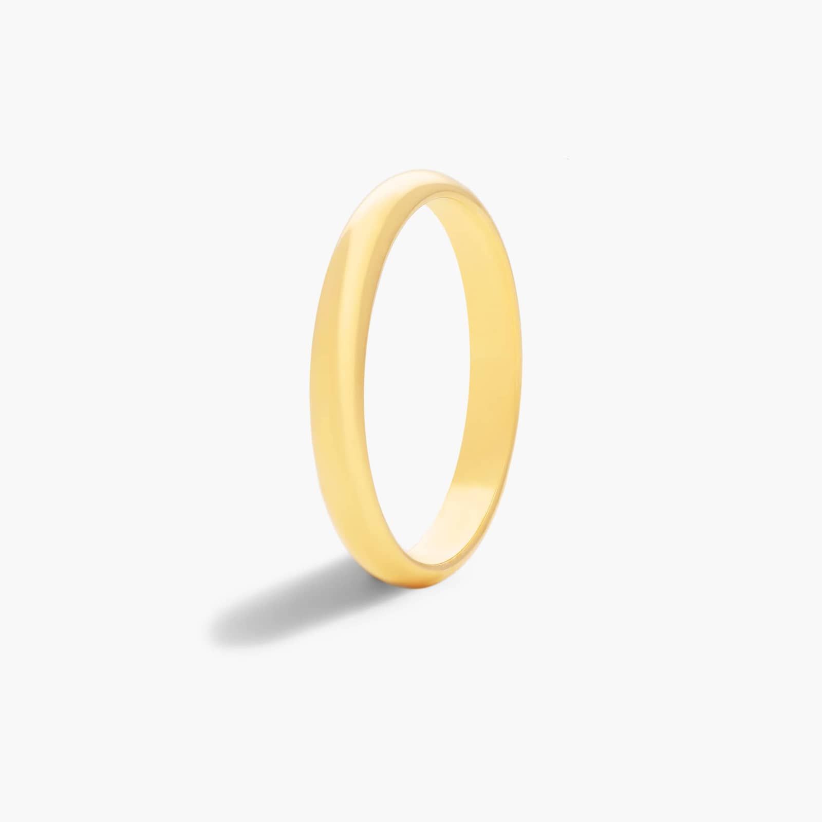 Traditional Slightly Curved Wedding Band In 18K Yellow Gold (2.50mm)