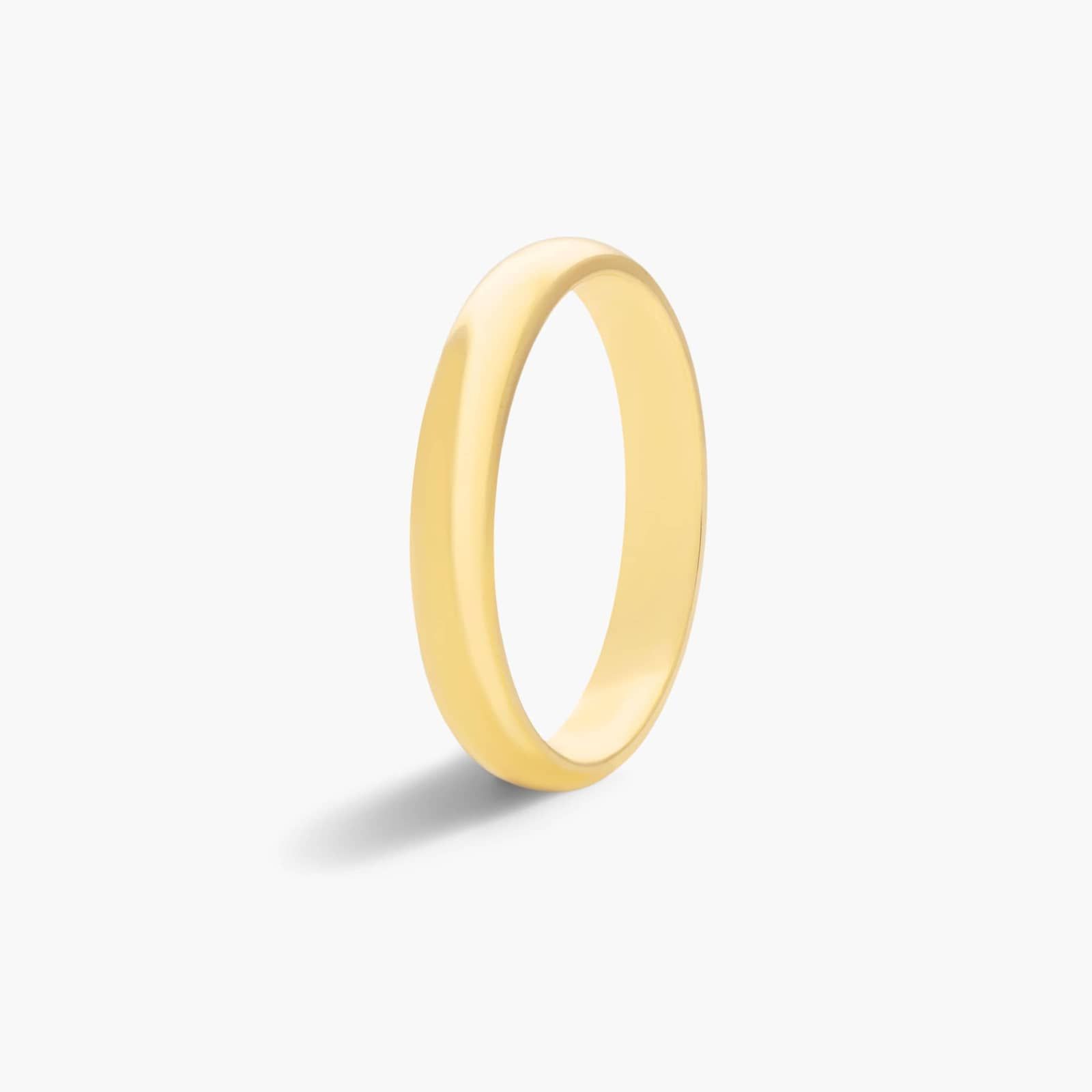 Traditional Slightly Curved Wedding Band In 18K Yellow Gold (3.00mm)