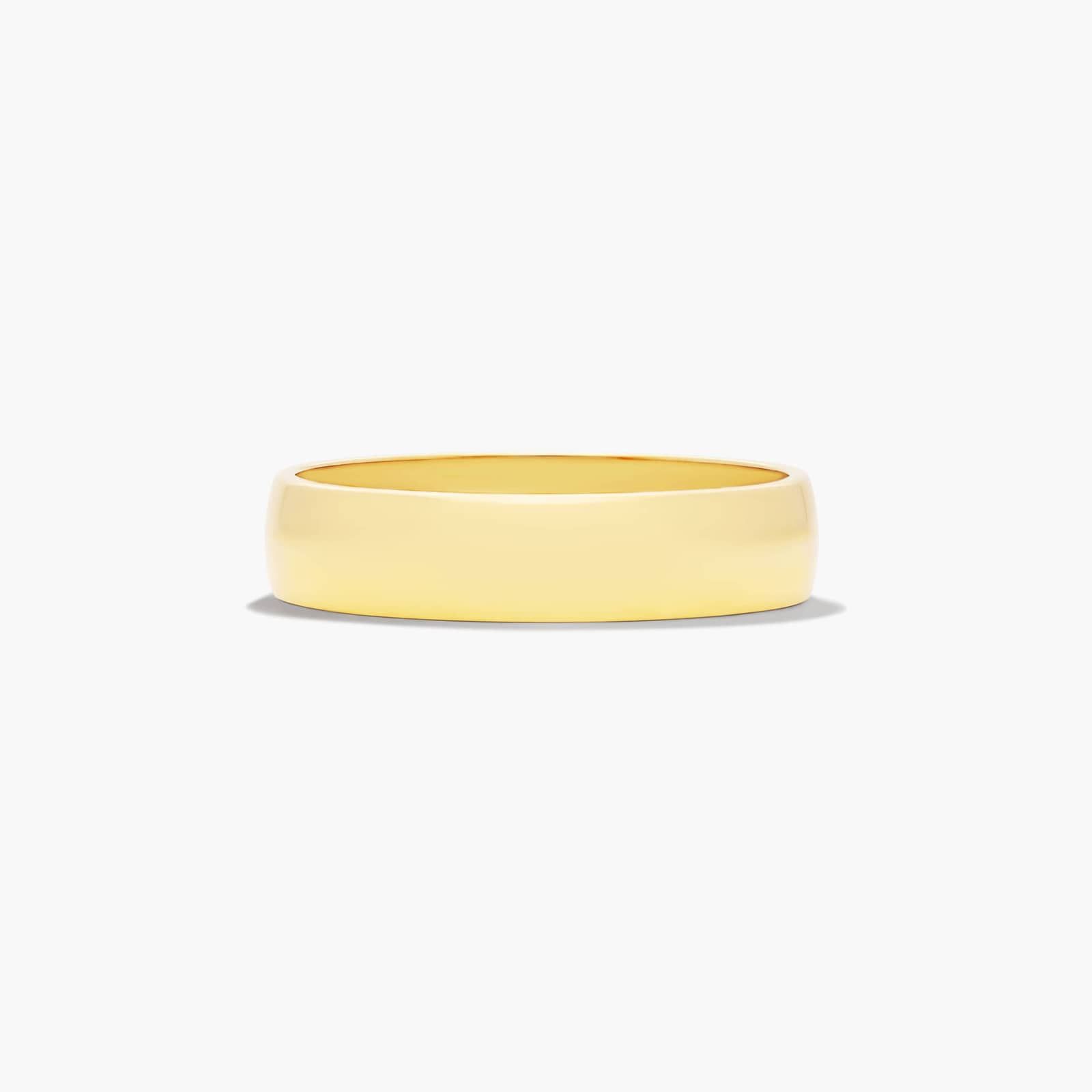 Traditional Slightly Curved Wedding Band In 18K Yellow Gold (5.00mm)