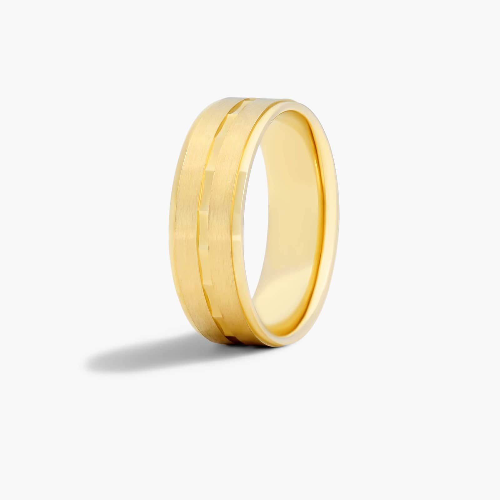 Faceted Center Groove Satin Finish Men's Wedding Band In 18K Yellow Gold (7.00mm)