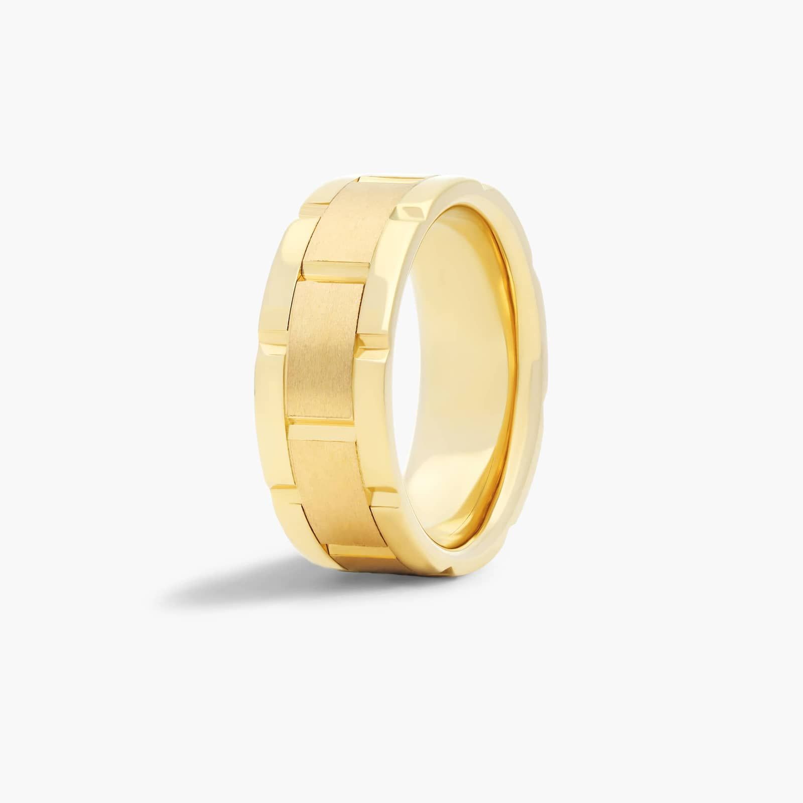 Brick Pattern Men's Comfort Fit Wedding Band In 14K Yellow Gold (8.50mm)